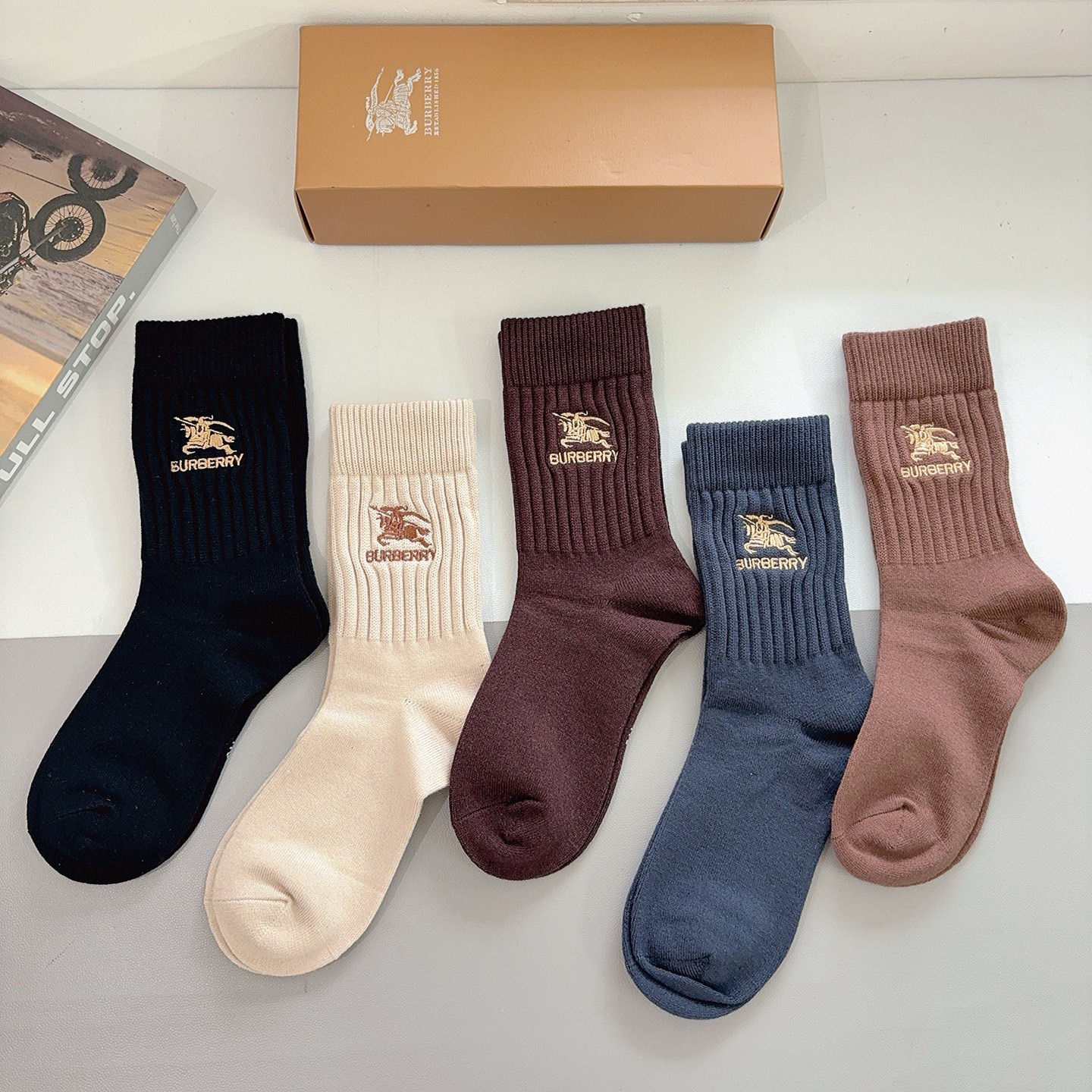 配包装【一盒5双】BURBERRY （巴宝莉）高版本羊绒刺绣长筒袜子🔥潮人必不可少的时尚专柜代购长筒袜子