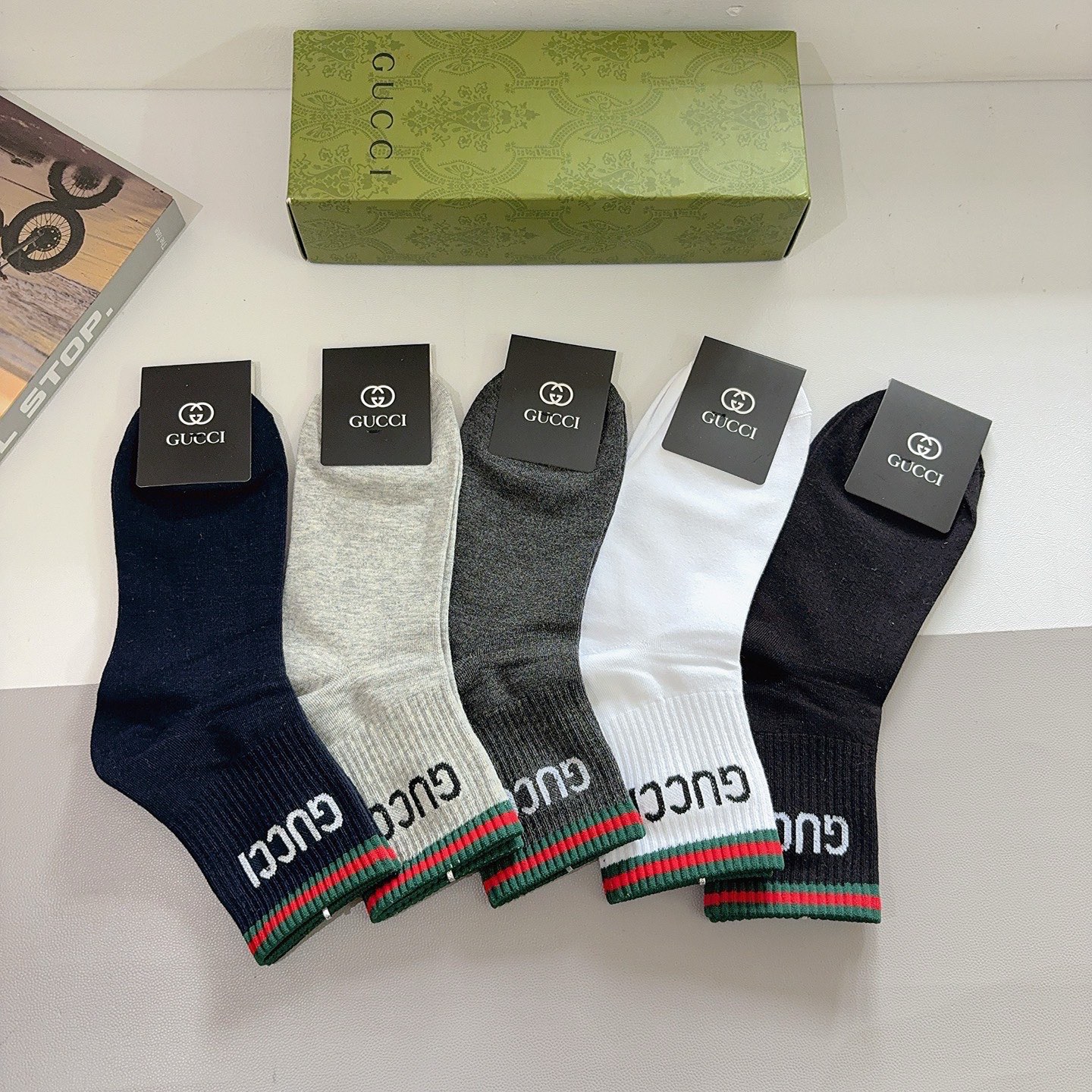 配包装（一盒5双） Gucci 古奇 新款中筒男款袜子，纯棉面料，潮人必备 ，Gucci 爆款，经典双G