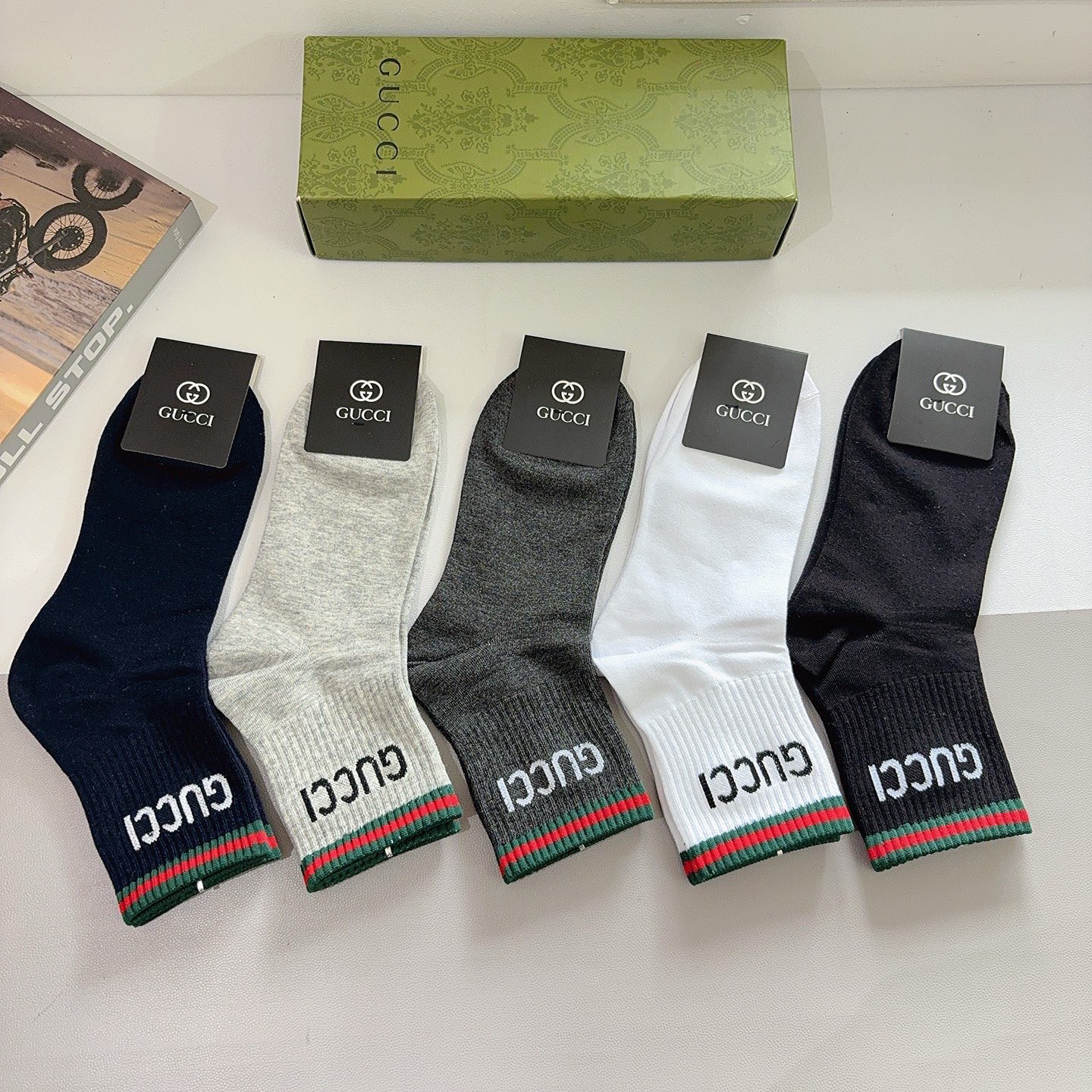 配包装（一盒5双） Gucci 古奇 新款中筒男款袜子，纯棉面料，潮人必备 ，Gucci 爆款，经典双G