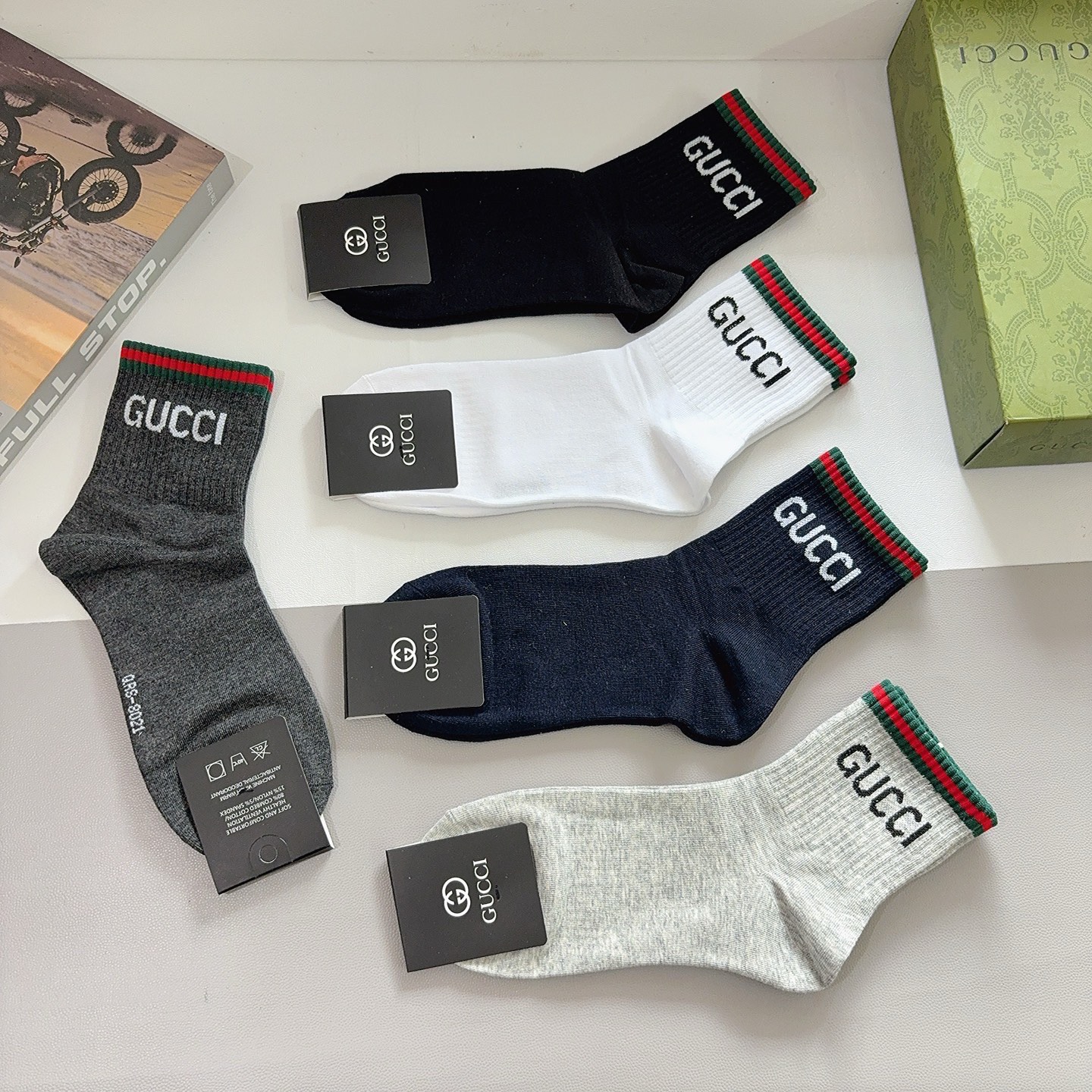 配包装（一盒5双） Gucci 古奇 新款中筒男款袜子，纯棉面料，潮人必备 ，Gucci 爆款，经典双G