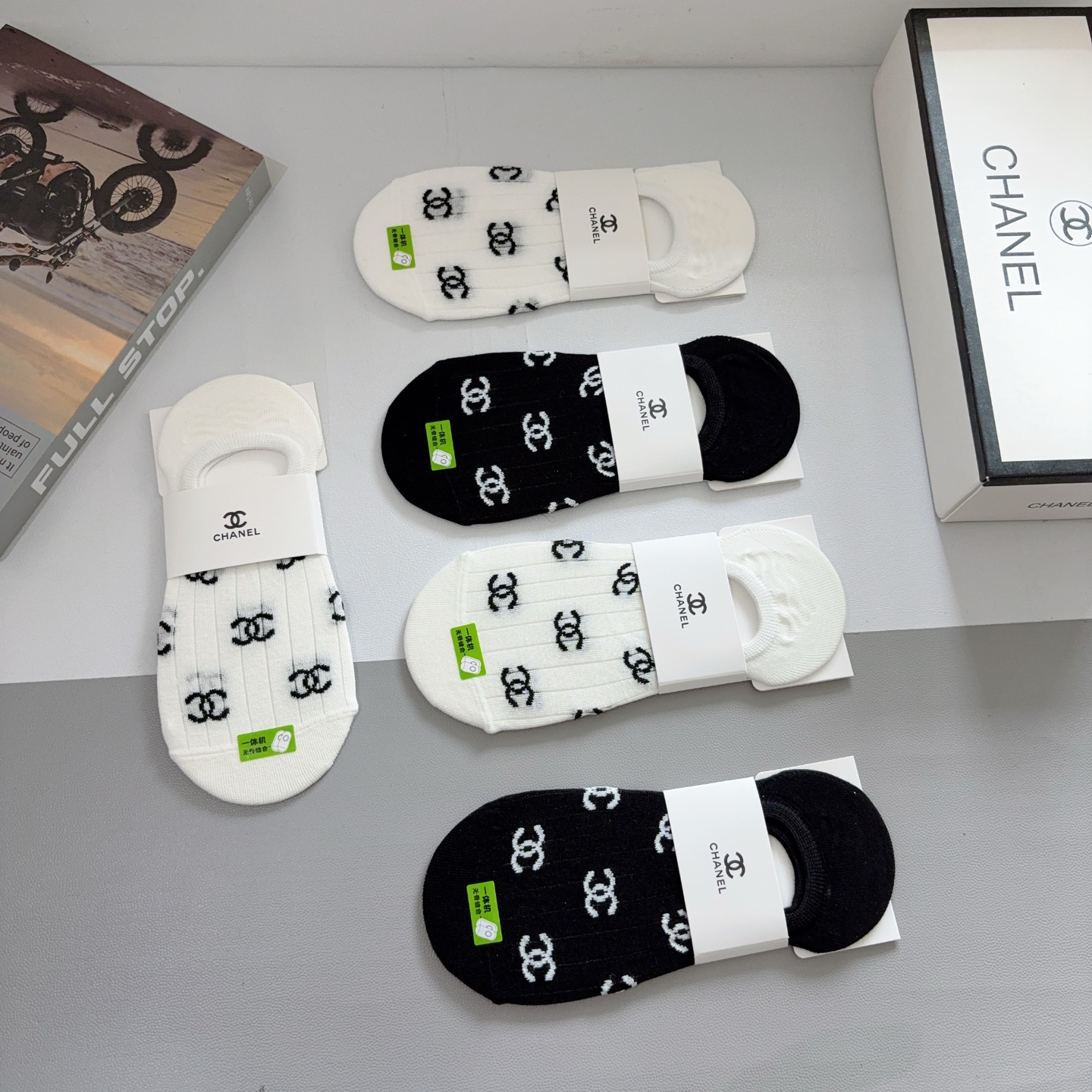 配包装（一盒5双） 🌟 CHANEL （香奈儿）新款竹棉透气船袜，潮人必备款袜子 超柔软材质，舒适透气，