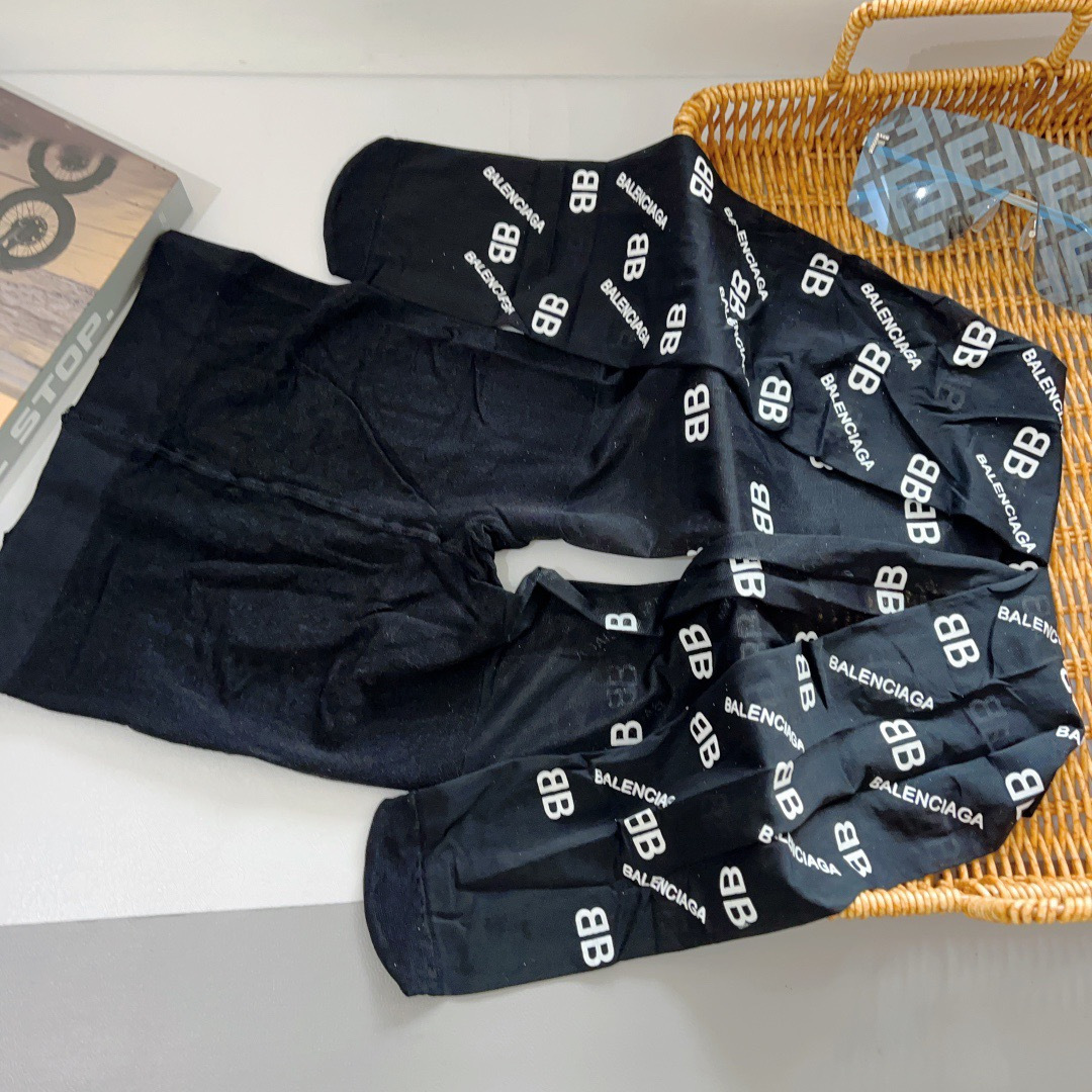 配包装（一盒1双）BALENCIAGA （巴黎世家） 爆款字母袜子连裤袜🌟好看到爆炸 ，欧美大牌丝袜🔥🌟