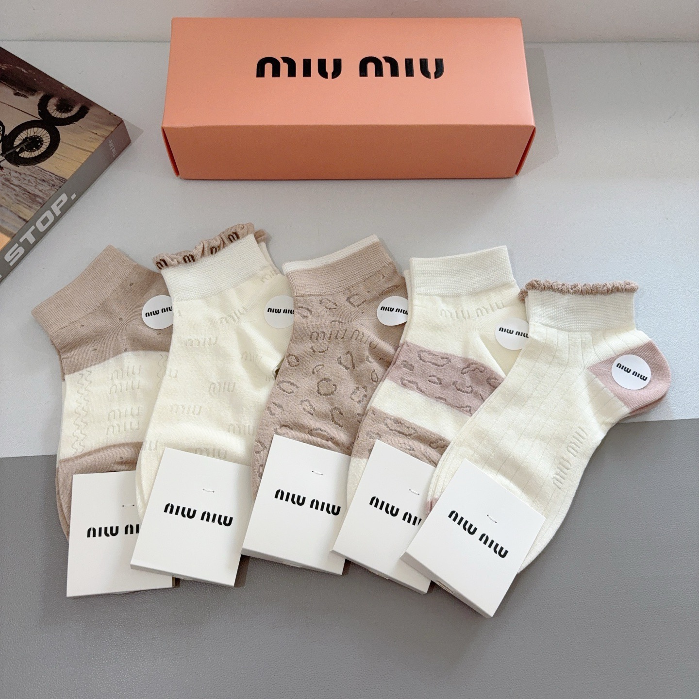 配包装【一盒5双】miumiu · 缪缪 高品质🔥新款竹棉袜子❗️短筒袜子，ins明星网红推荐❗️火爆至