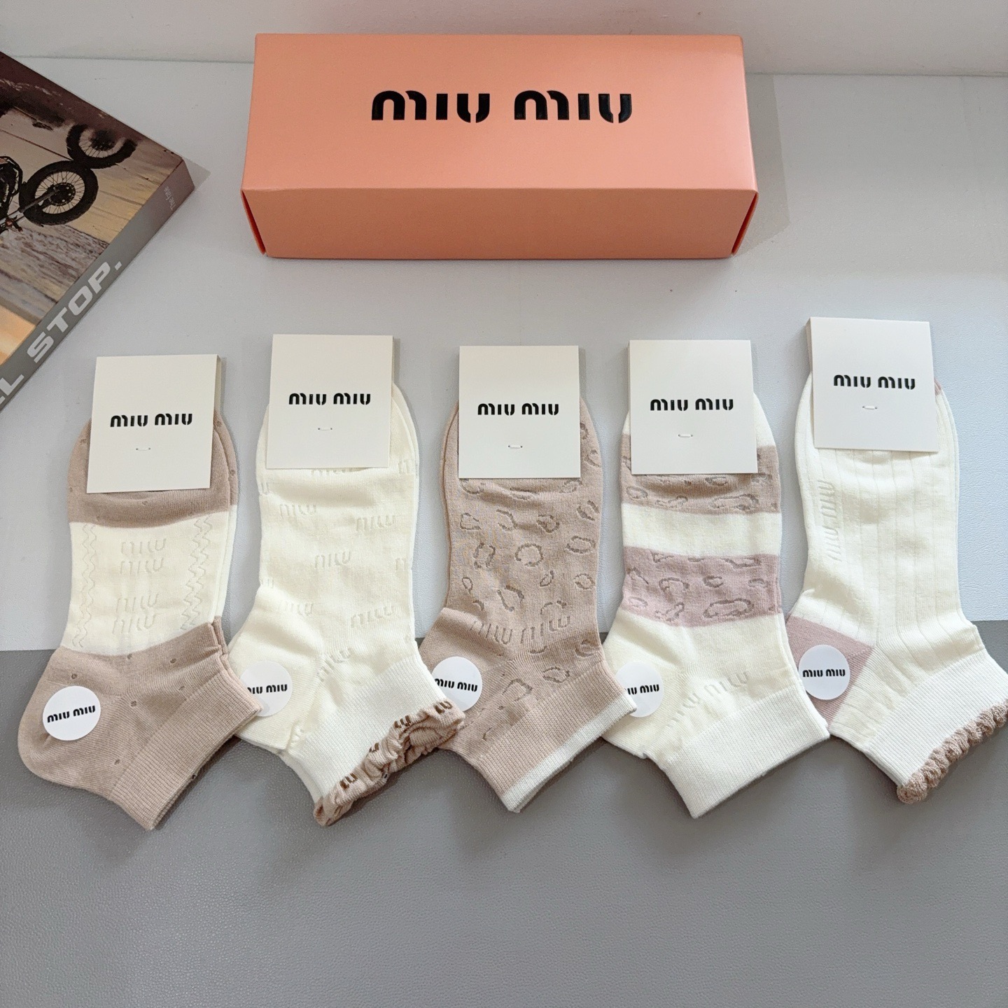 配包装【一盒5双】miumiu · 缪缪 高品质🔥新款竹棉袜子❗️短筒袜子，ins明星网红推荐❗️火爆至