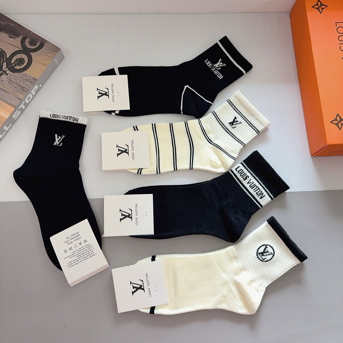 配包装（一盒5双） LV 路易威登 经典纯棉中筒袜子 个性时尚百搭款，你值得拥有哦💗舒适透气！