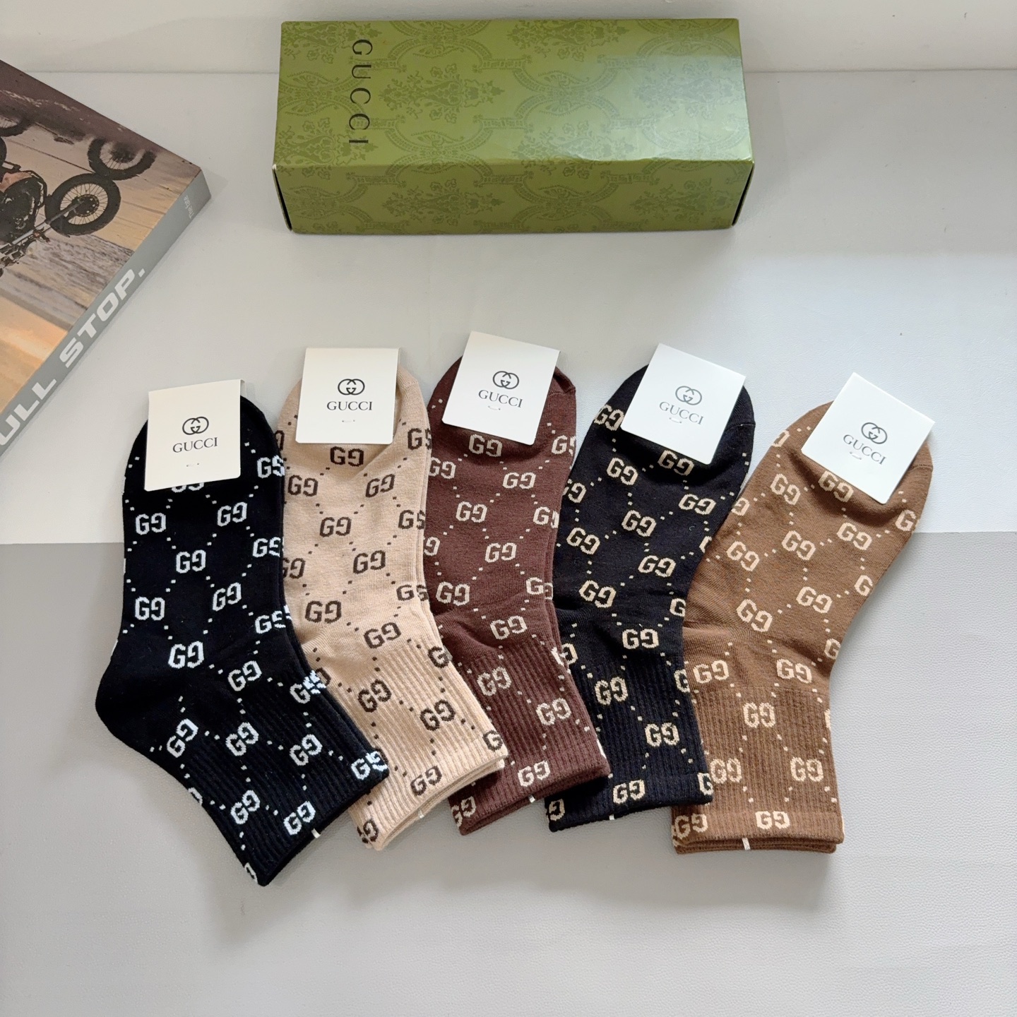 配包装（一盒5双）GUCCI 古奇 新款中筒袜子！纯棉面料，早秋款中筒袜子，💛大牌出街，潮人必备🔥超好搭