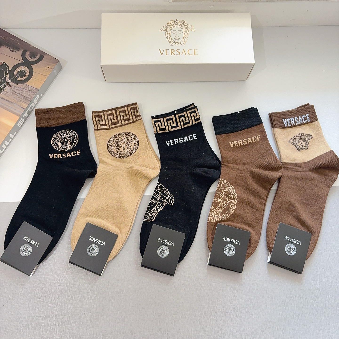 配包装【一盒五双】VERSACE范思哲 欧美大牌男款纯棉中筒袜🔥🌟潮人必不能少的专柜代购品质长筒袜子 ，