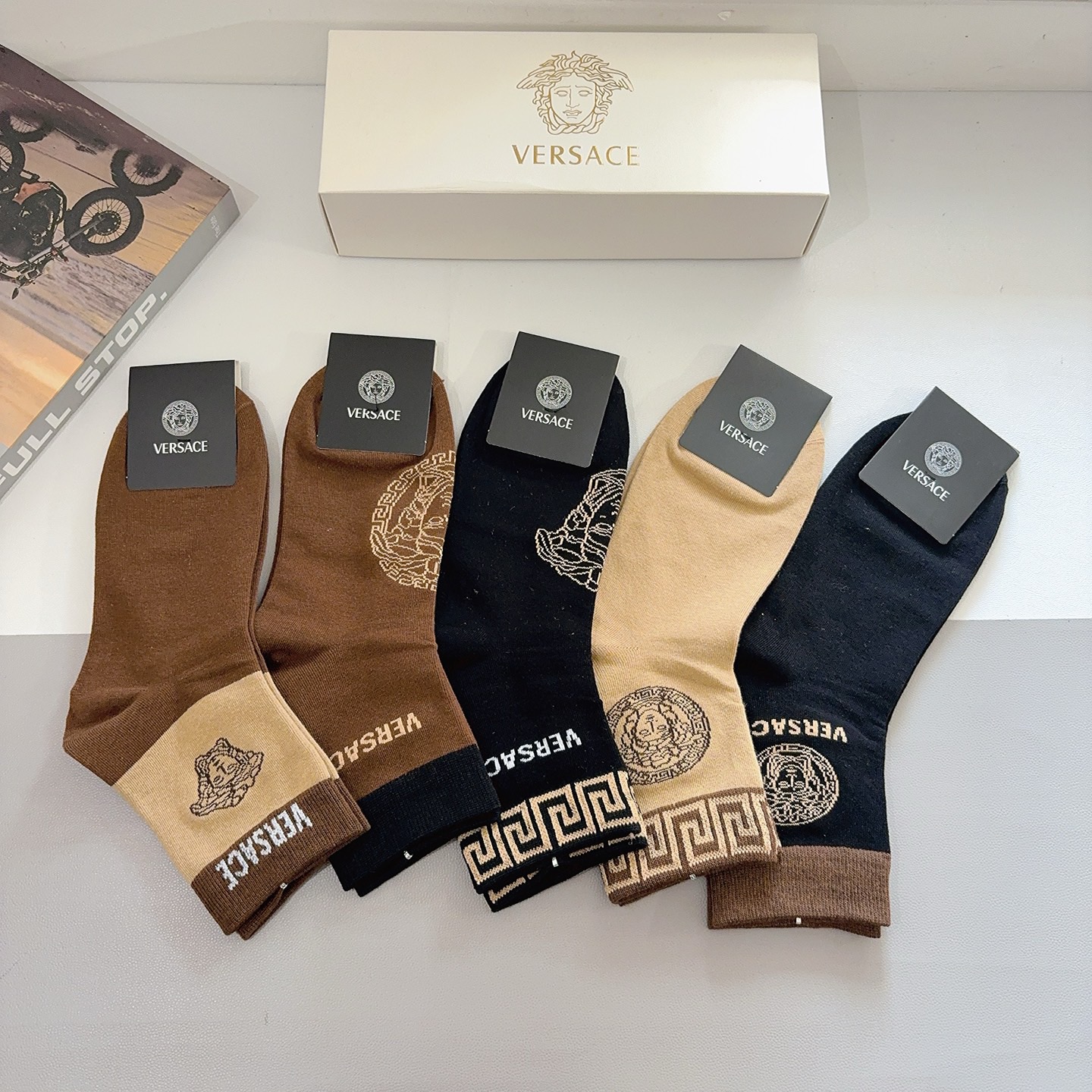 配包装【一盒五双】VERSACE范思哲 欧美大牌男款纯棉中筒袜🔥🌟潮人必不能少的专柜代购品质长筒袜子 ，