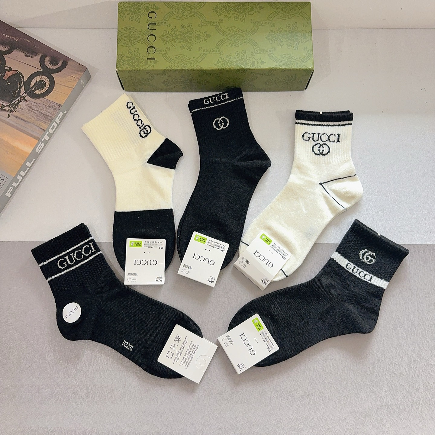 配包装（一盒5双）GUCCI 古奇 新款中筒袜子！纯棉面料，早秋款中筒袜子，💛大牌出街，潮人必备🔥超好搭
