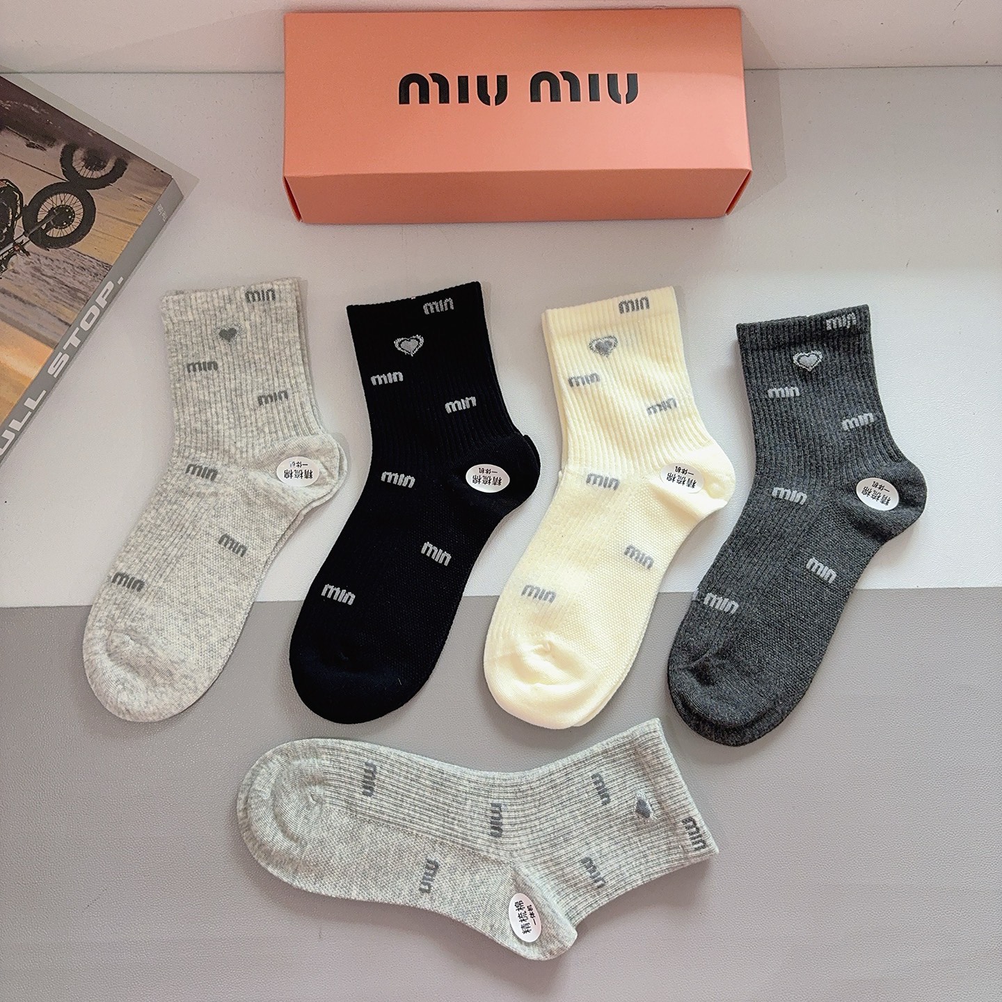 配包装【一盒5双】miumiu · 缪缪 高品质纯棉中筒袜子❗️ins明星网红推荐❗️轻薄柔软透气，四季