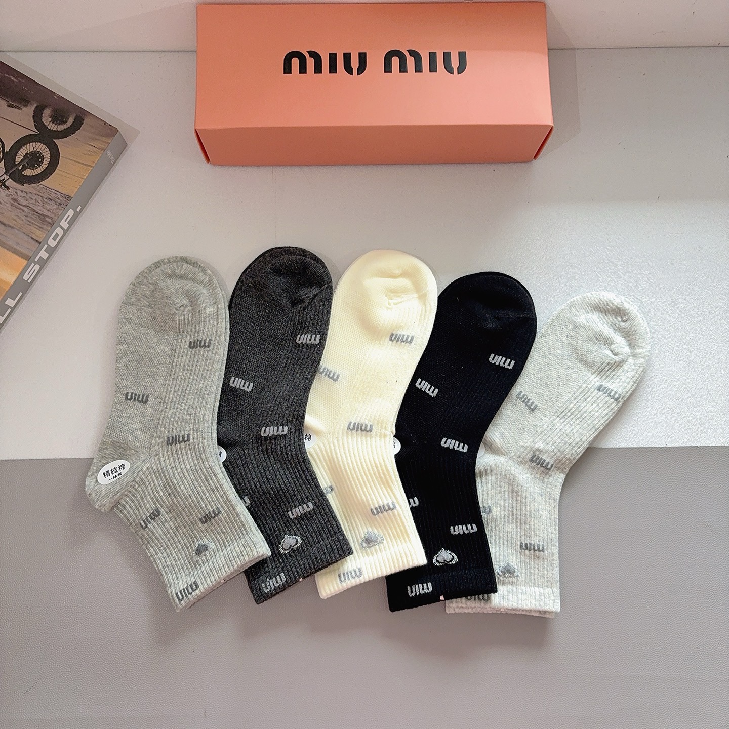 配包装【一盒5双】miumiu · 缪缪 高品质纯棉中筒袜子❗️ins明星网红推荐❗️轻薄柔软透气，四季