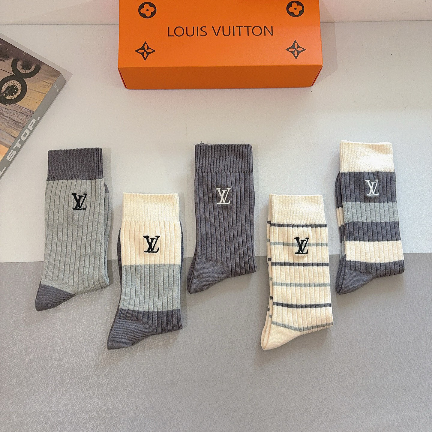 配包装【一盒5双】Lv （路易威登）高版本双针刺绣长筒小腿袜🔥潮人必不可少的时尚专柜代购长筒袜子 ，超好