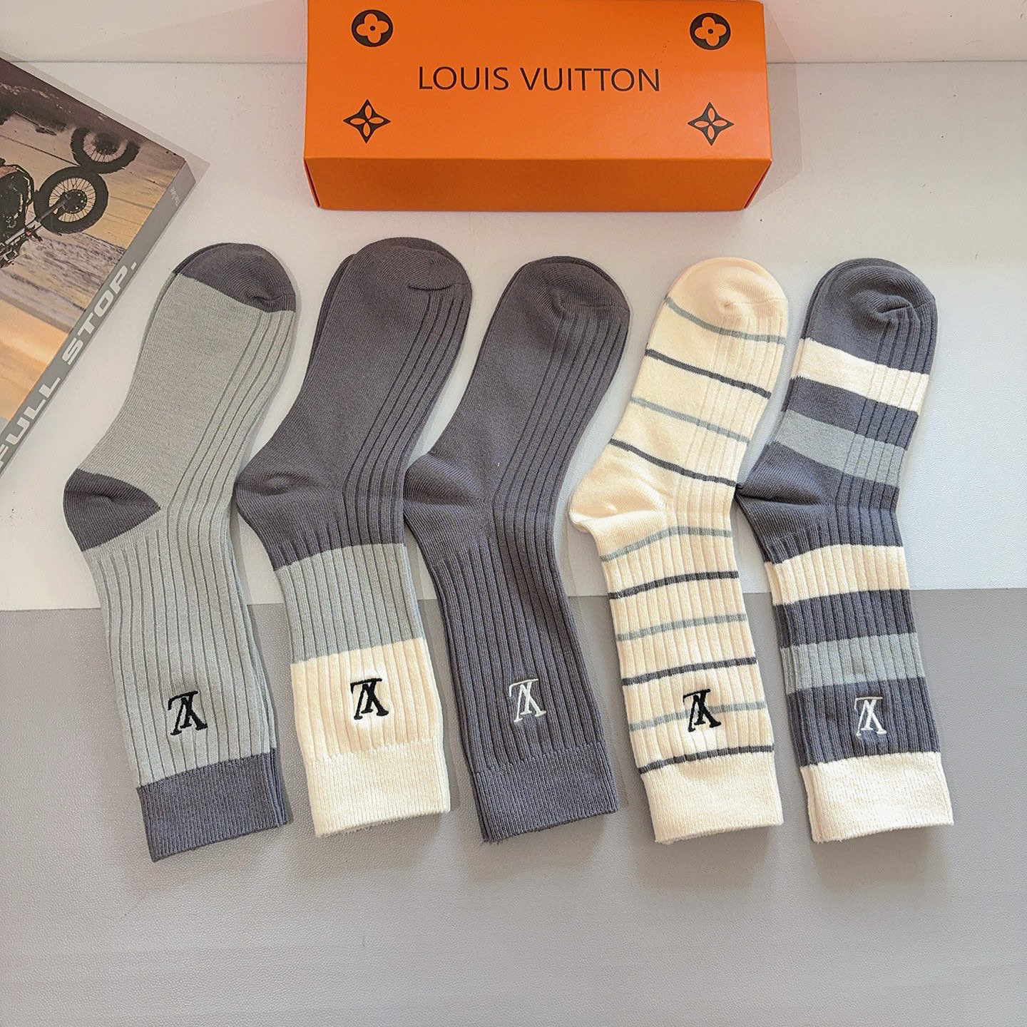 配包装【一盒5双】Lv （路易威登）高版本双针刺绣长筒小腿袜🔥潮人必不可少的时尚专柜代购长筒袜子 ，超好