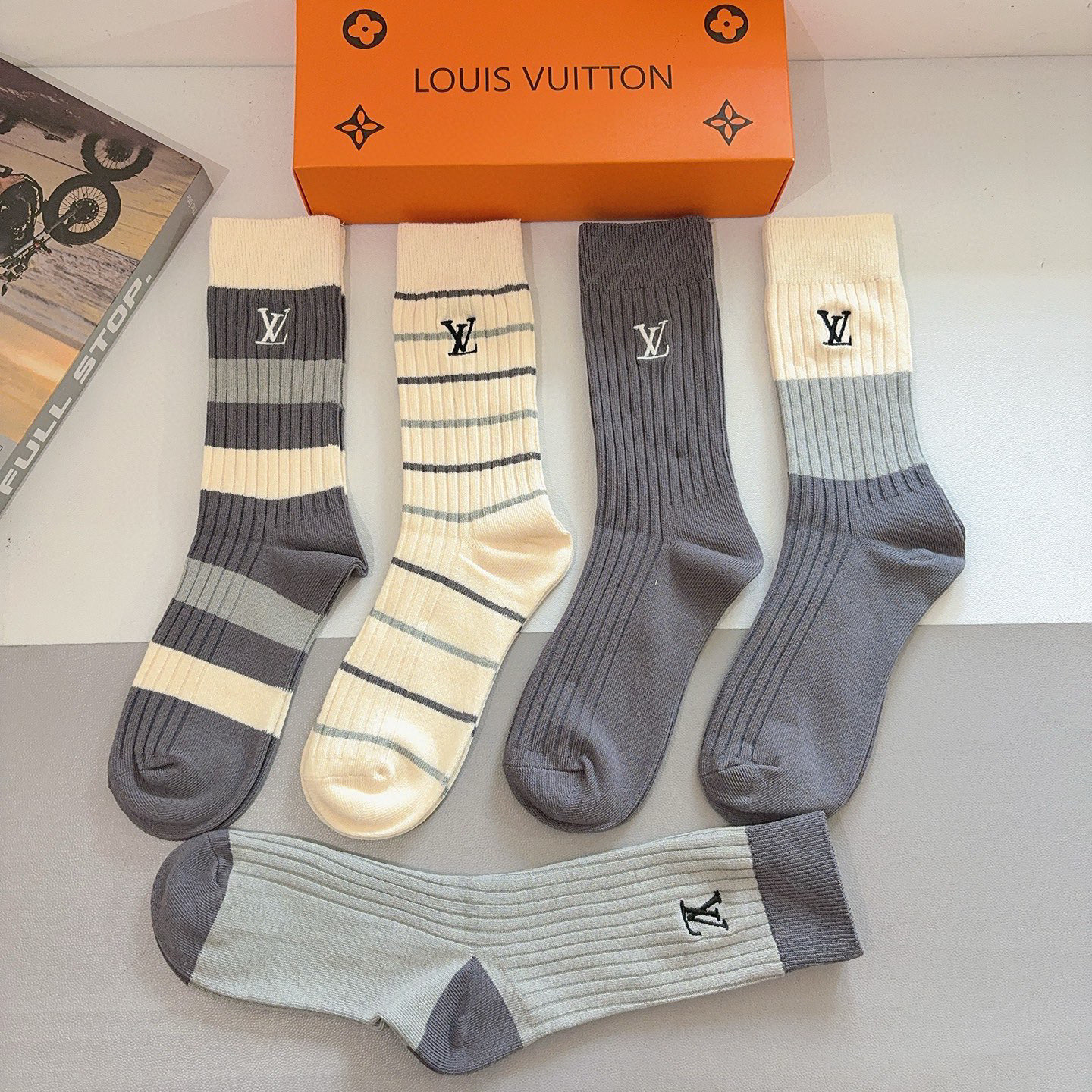 配包装【一盒5双】Lv （路易威登）高版本双针刺绣长筒小腿袜🔥潮人必不可少的时尚专柜代购长筒袜子 ，超好