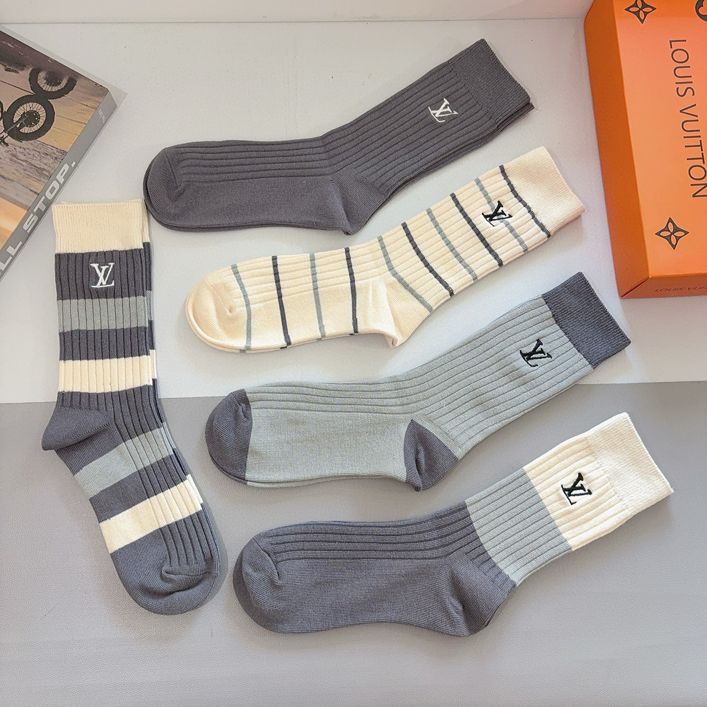 配包装【一盒5双】Lv （路易威登）高版本双针刺绣长筒小腿袜🔥潮人必不可少的时尚专柜代购长筒袜子 ，超好