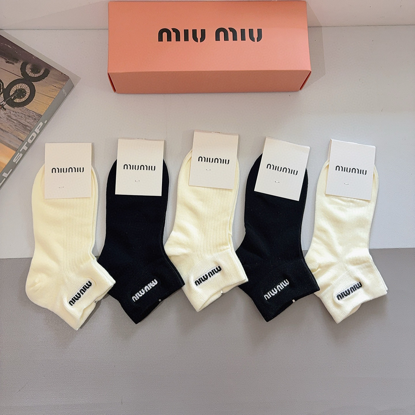 配包装（一盒5双） miumiu 缪缪新款刺绣纯棉袜子 经典字母logo船袜，个性时尚百搭款，！超柔软材