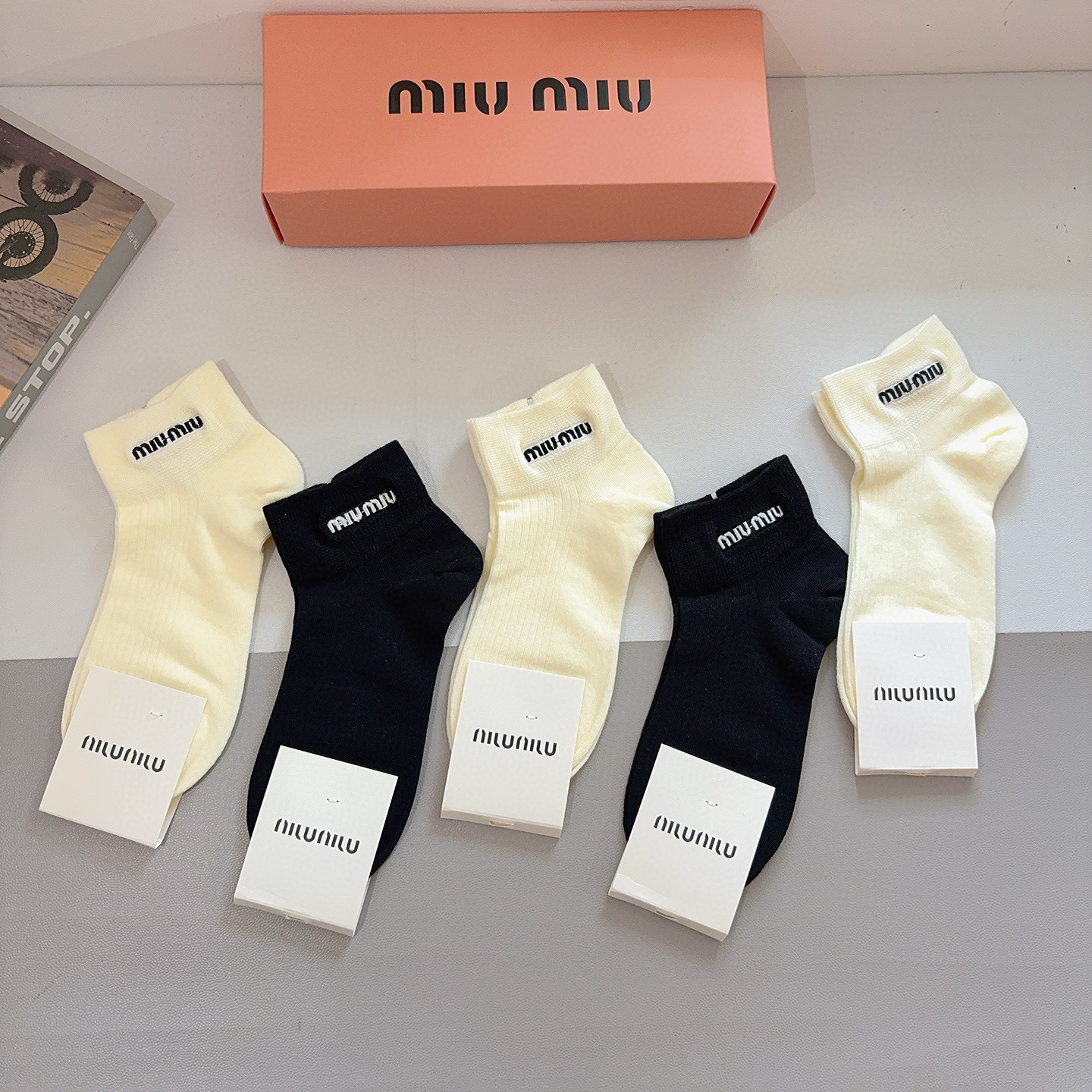 配包装（一盒5双） miumiu 缪缪新款刺绣纯棉袜子 经典字母logo船袜，个性时尚百搭款，！超柔软材