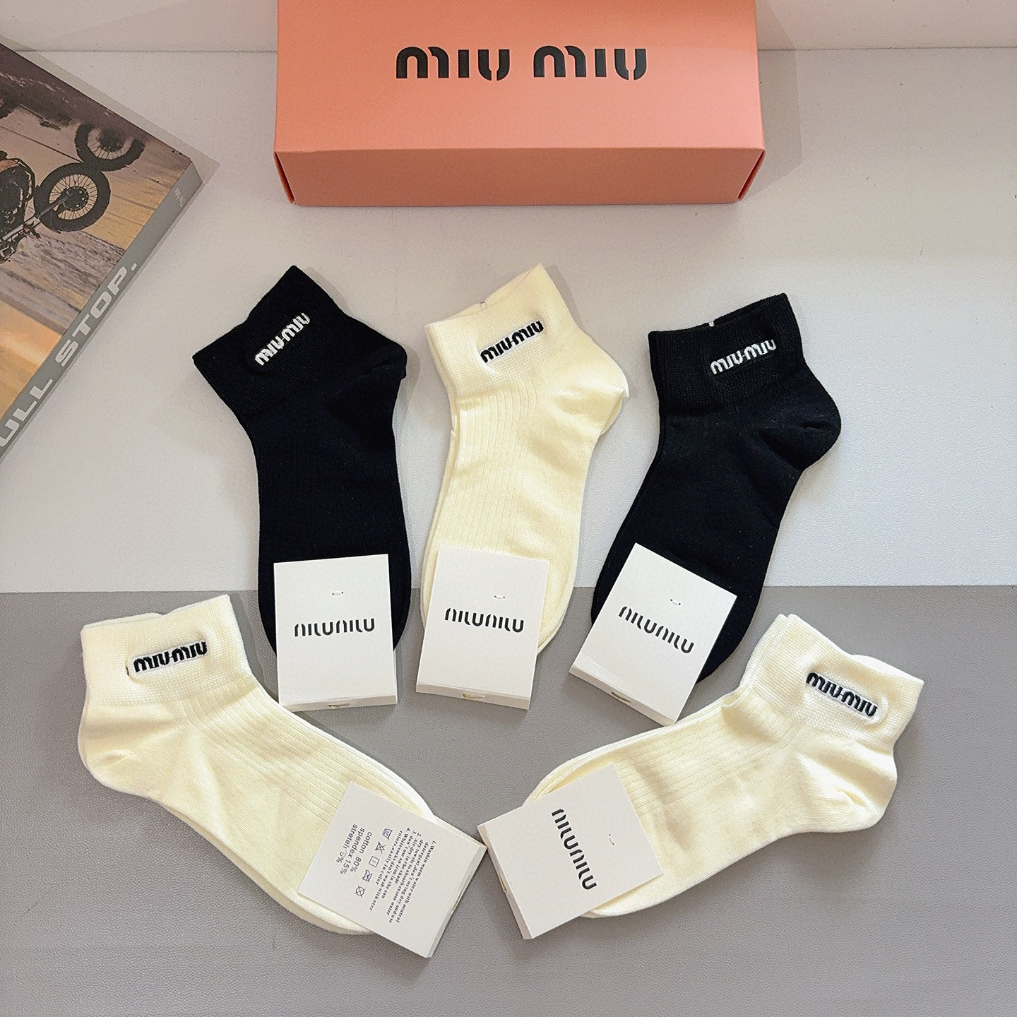配包装（一盒5双） miumiu 缪缪新款刺绣纯棉袜子 经典字母logo船袜，个性时尚百搭款，！超柔软材