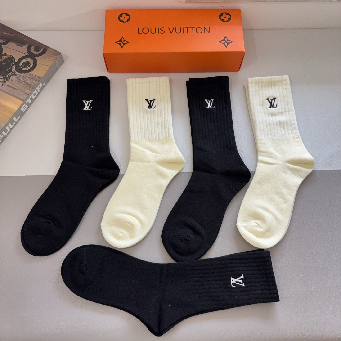 配包装【一盒5双】LV （路易威登）高版本刺绣长筒袜子🔥潮人必不可少的时尚专柜代购长筒袜子 ，超好搭配