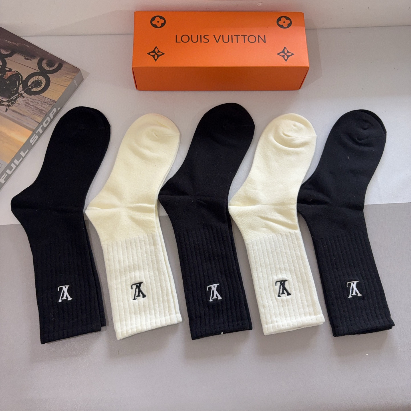 配包装【一盒5双】LV （路易威登）高版本刺绣长筒袜子🔥潮人必不可少的时尚专柜代购长筒袜子 ，超好搭配