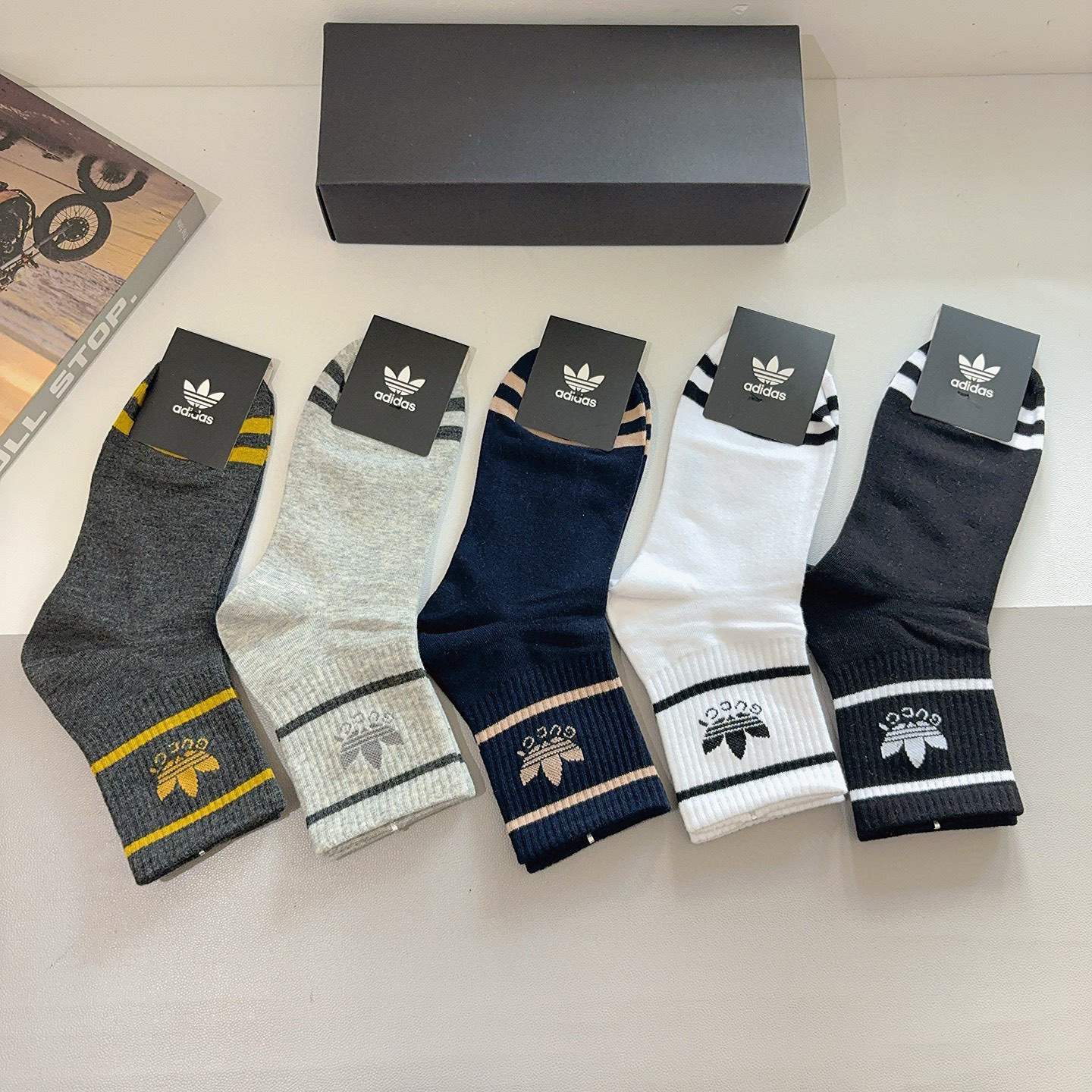 配包装（一盒5双）🆕Adidas · 阿迪达斯高端字母男女款中筒袜 纯棉面料 经典字母logo袜子，个性