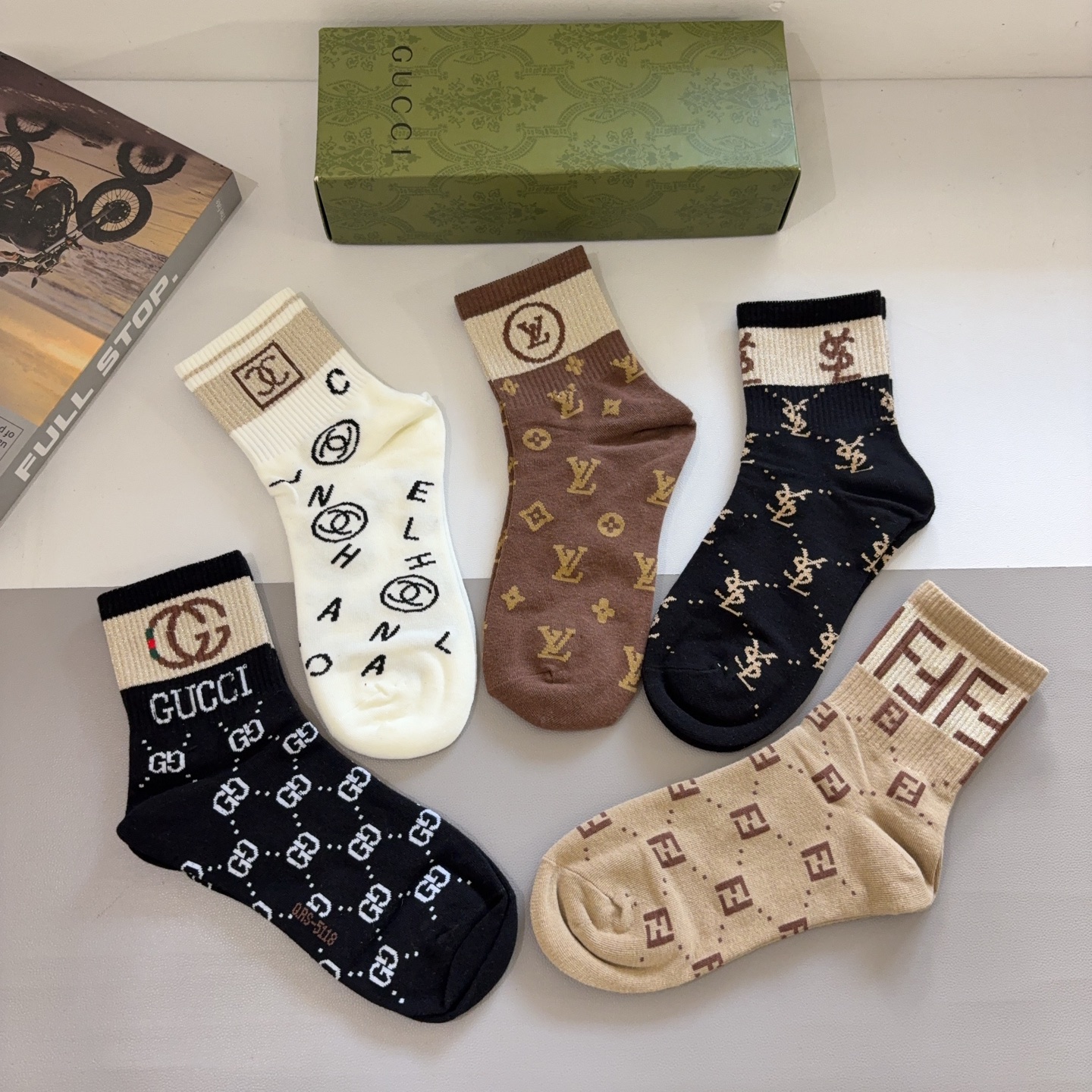 配包装（一盒5双）GUCCI 古奇 新款中筒袜子！纯棉面料，早秋款中筒袜子，💛大牌出街，潮人必备🔥超好搭