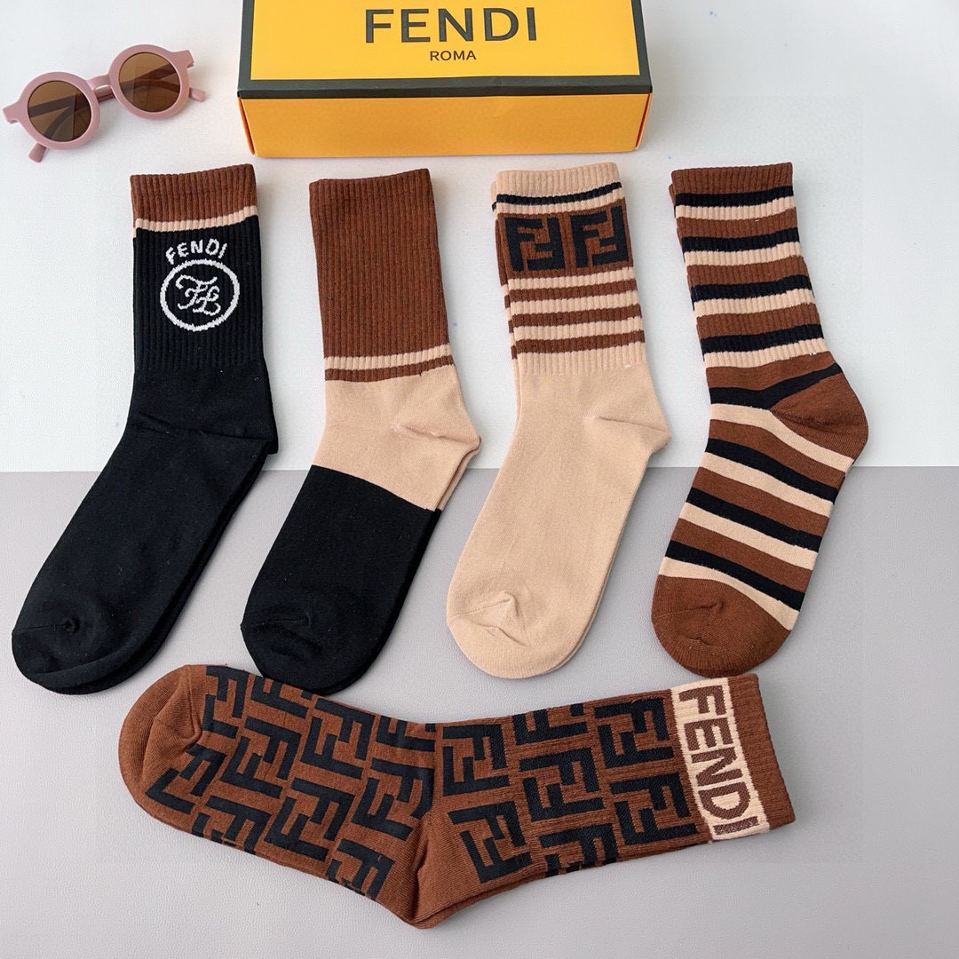 配包装（一盒5双）FENDI 芬迪 字母双Ｆ爆款中长筒袜，纯棉面料， 专柜同款 💓纯棉面料，实用好穿 柔