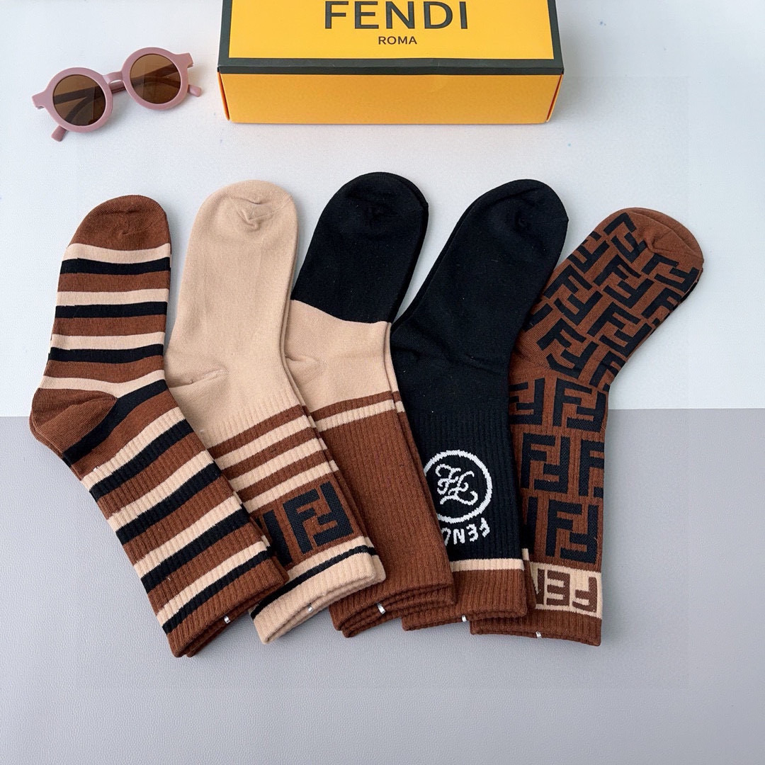 配包装（一盒5双）FENDI 芬迪 字母双Ｆ爆款中长筒袜，纯棉面料， 专柜同款 💓纯棉面料，实用好穿 柔
