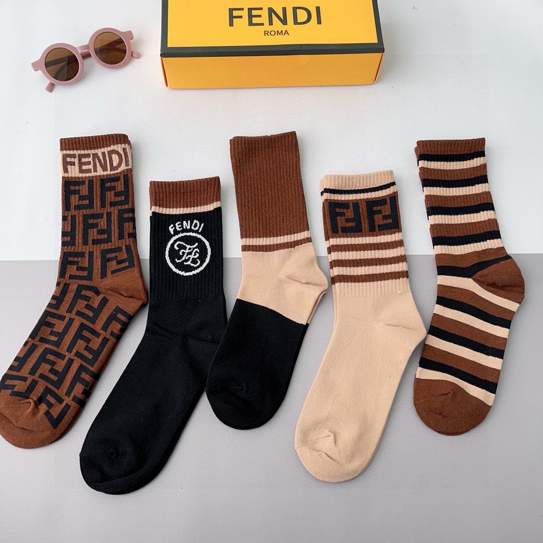配包装（一盒5双）FENDI 芬迪 字母双Ｆ爆款中长筒袜，纯棉面料， 专柜同款 💓纯棉面料，实用好穿 柔