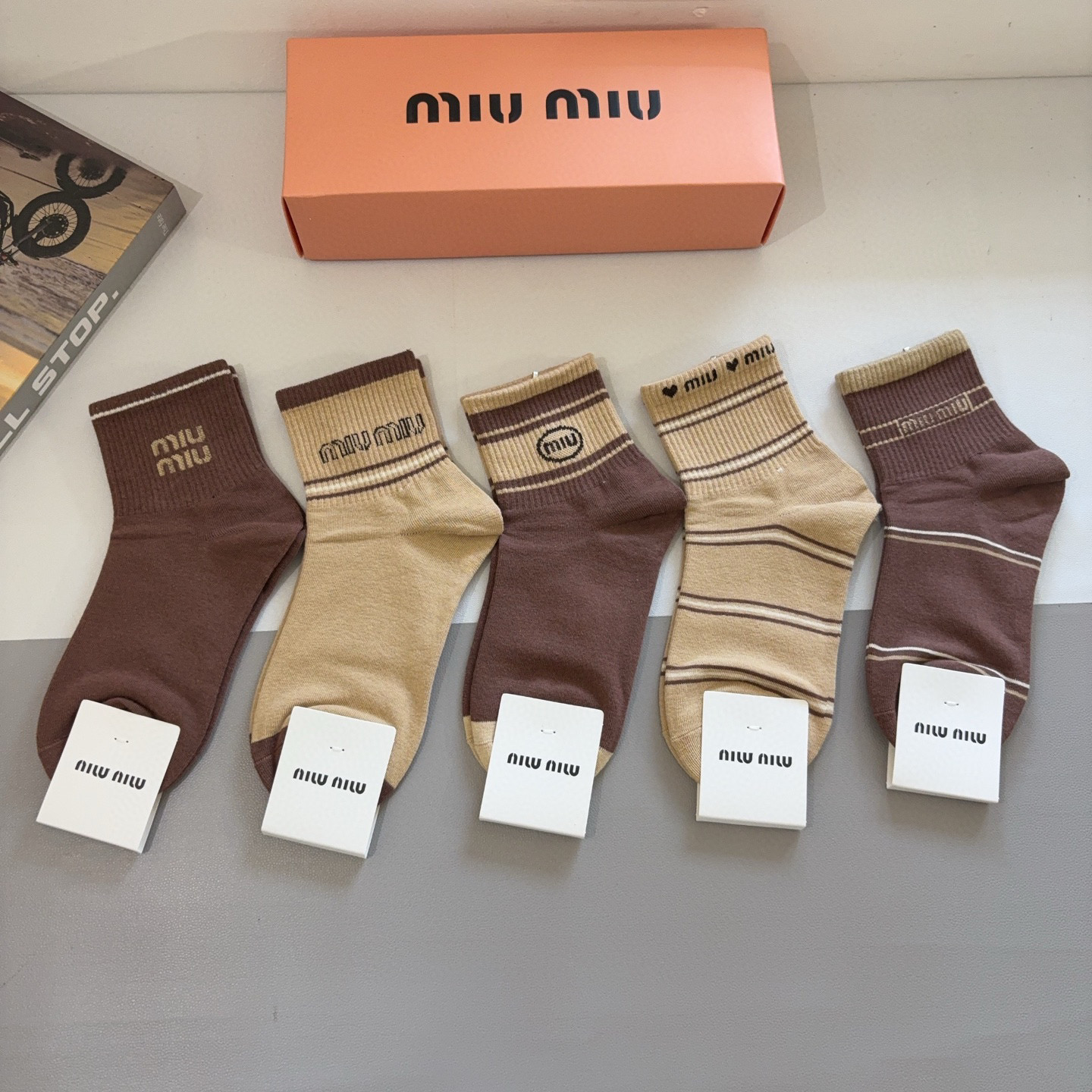 配包装【一盒5双】miumiu · 缪缪 高品质🔥超级爆款网红中筒袜子❗️ins明星网红推荐❗️火爆至极