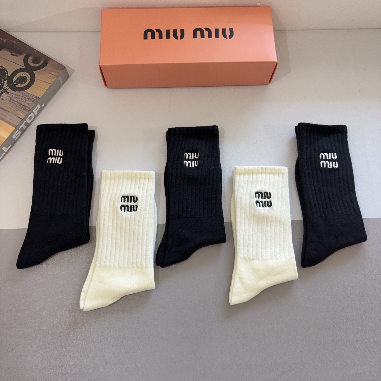 配包装【一盒5双】miumiu （缪缪）高版本刺绣长筒袜子🔥潮人必不可少的时尚专柜代购长筒袜子 ，超好搭