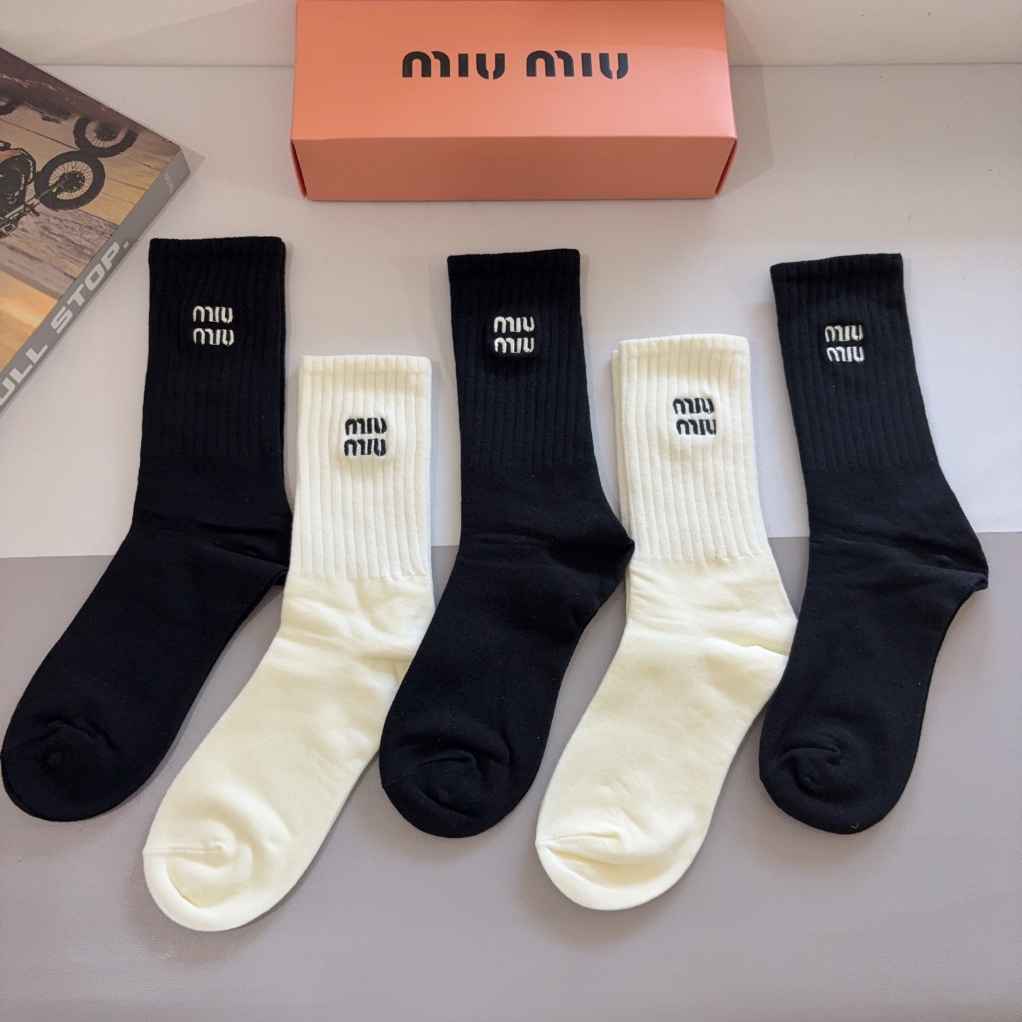 配包装【一盒5双】miumiu （缪缪）高版本刺绣长筒袜子🔥潮人必不可少的时尚专柜代购长筒袜子 ，超好搭