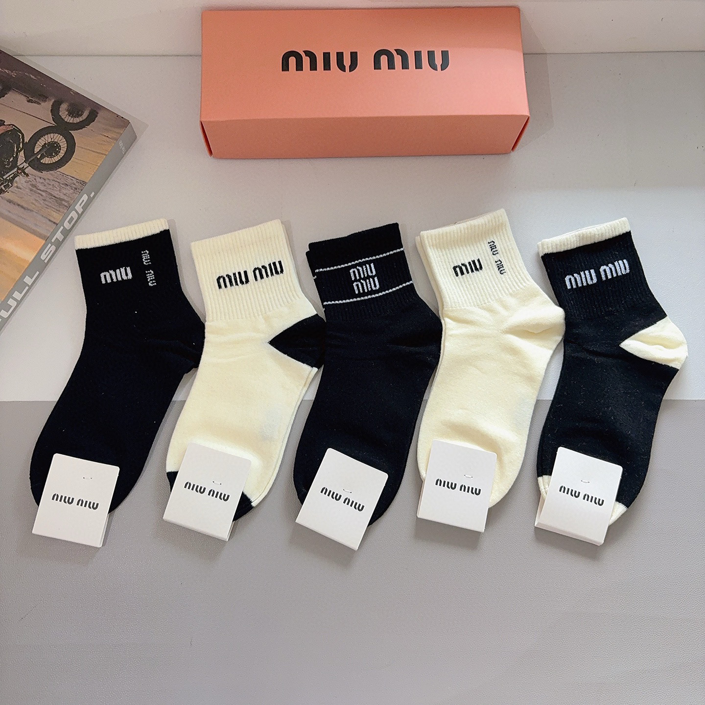 配包装【一盒5双】miumiu · 缪缪 高品质🔥超级爆款网红中筒袜子❗️ins明星网红推荐❗️火爆至极