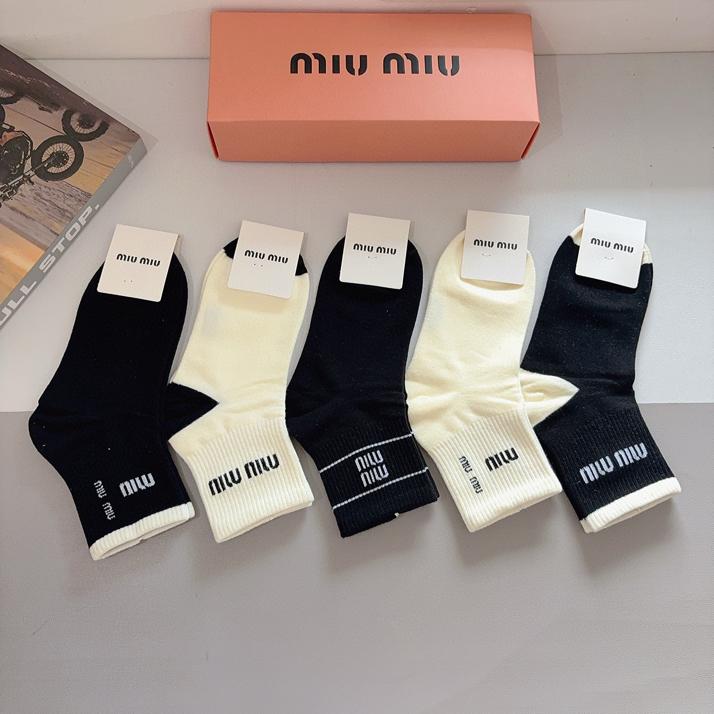 配包装【一盒5双】miumiu · 缪缪 高品质🔥超级爆款网红中筒袜子❗️ins明星网红推荐❗️火爆至极