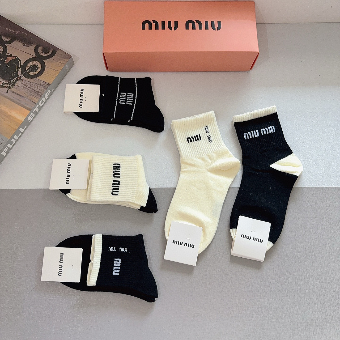 配包装【一盒5双】miumiu · 缪缪 高品质🔥超级爆款网红中筒袜子❗️ins明星网红推荐❗️火爆至极