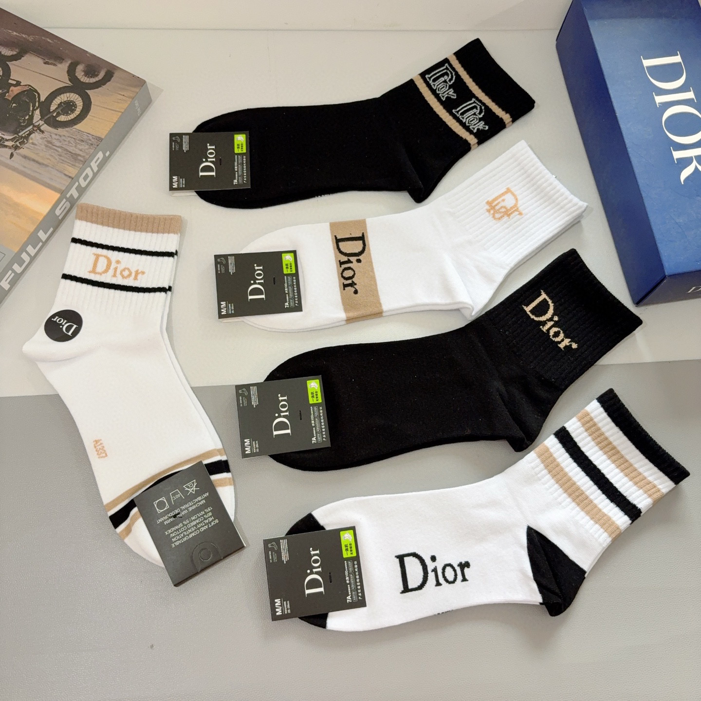 配包装（一盒5双） 🌟 Dior （迪奥）新款纯棉中筒袜子，潮人必备经典款 个性时尚百搭款，！你值得拥有