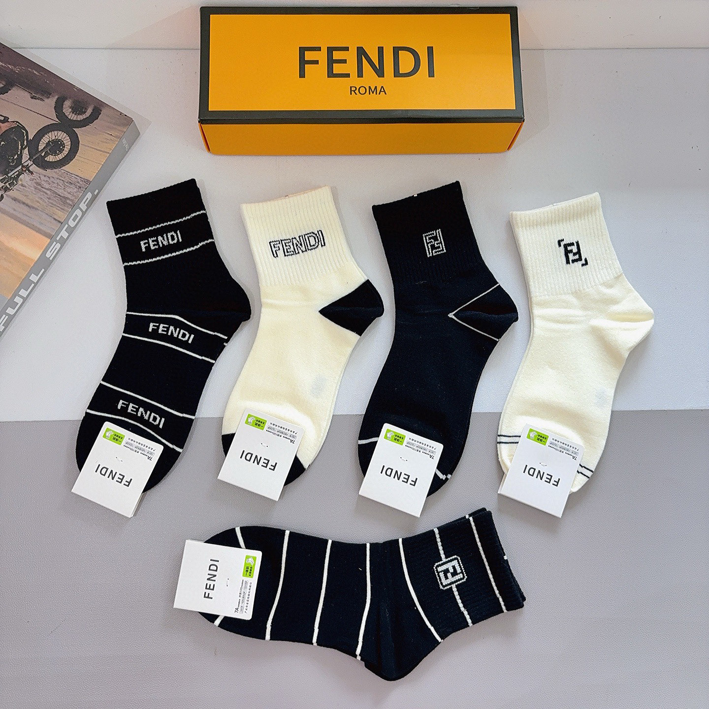 配包装（一盒5双） FENDI 芬迪 经典双F中筒袜子，纯棉面料，潮人必备款 个性时尚百搭款，你值得拥有