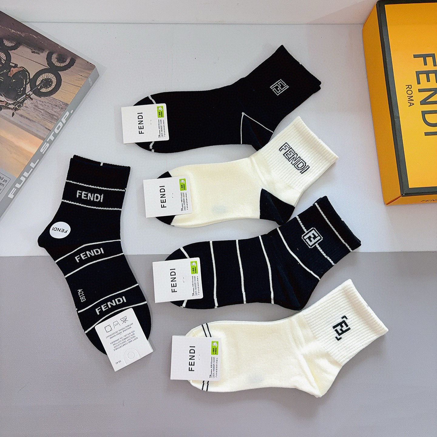 配包装（一盒5双） FENDI 芬迪 经典双F中筒袜子，纯棉面料，潮人必备款 个性时尚百搭款，你值得拥有