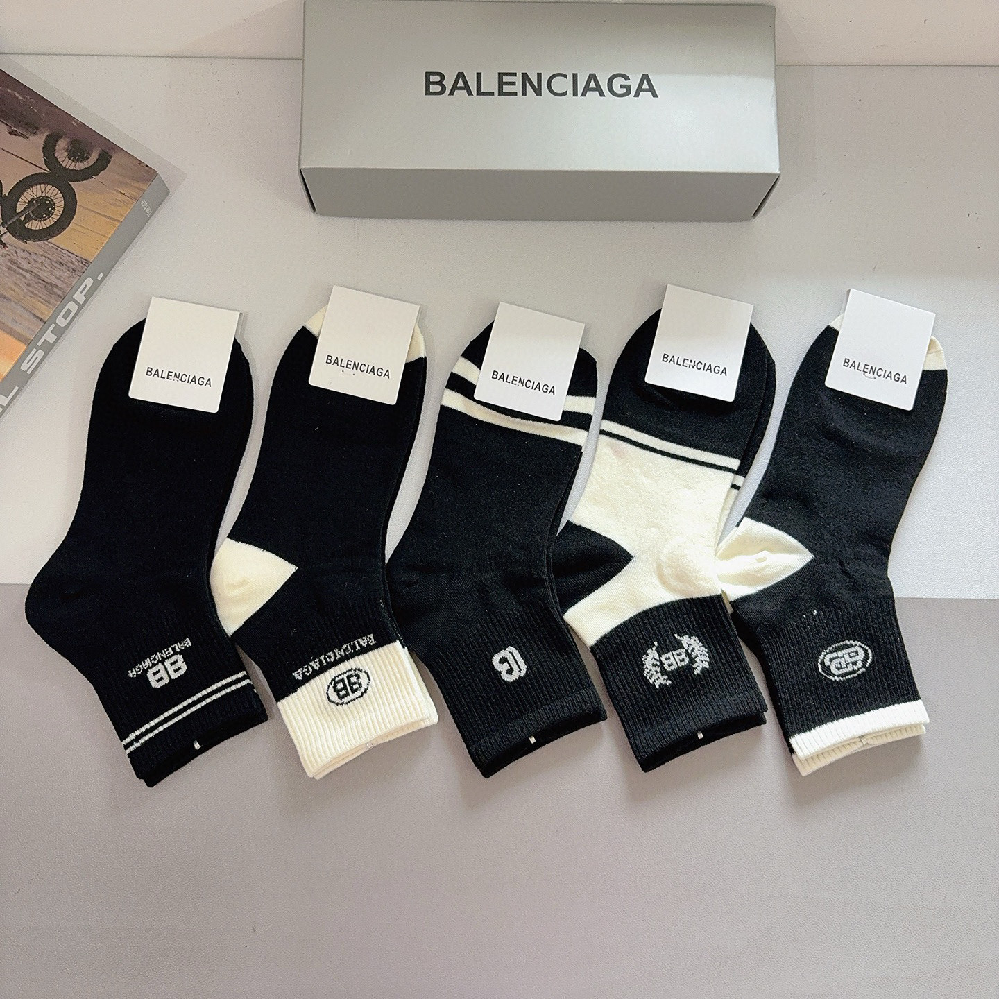 配包装【一盒5双】BALENCIAGA 巴黎世家 新款中筒袜子🔥潮人必不可少的时尚专柜代购袜子 ，超级时