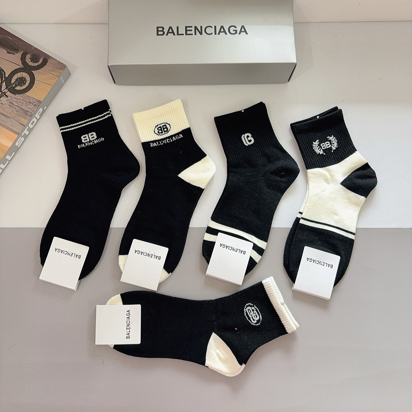 配包装【一盒5双】BALENCIAGA 巴黎世家 新款中筒袜子🔥潮人必不可少的时尚专柜代购袜子 ，超级时