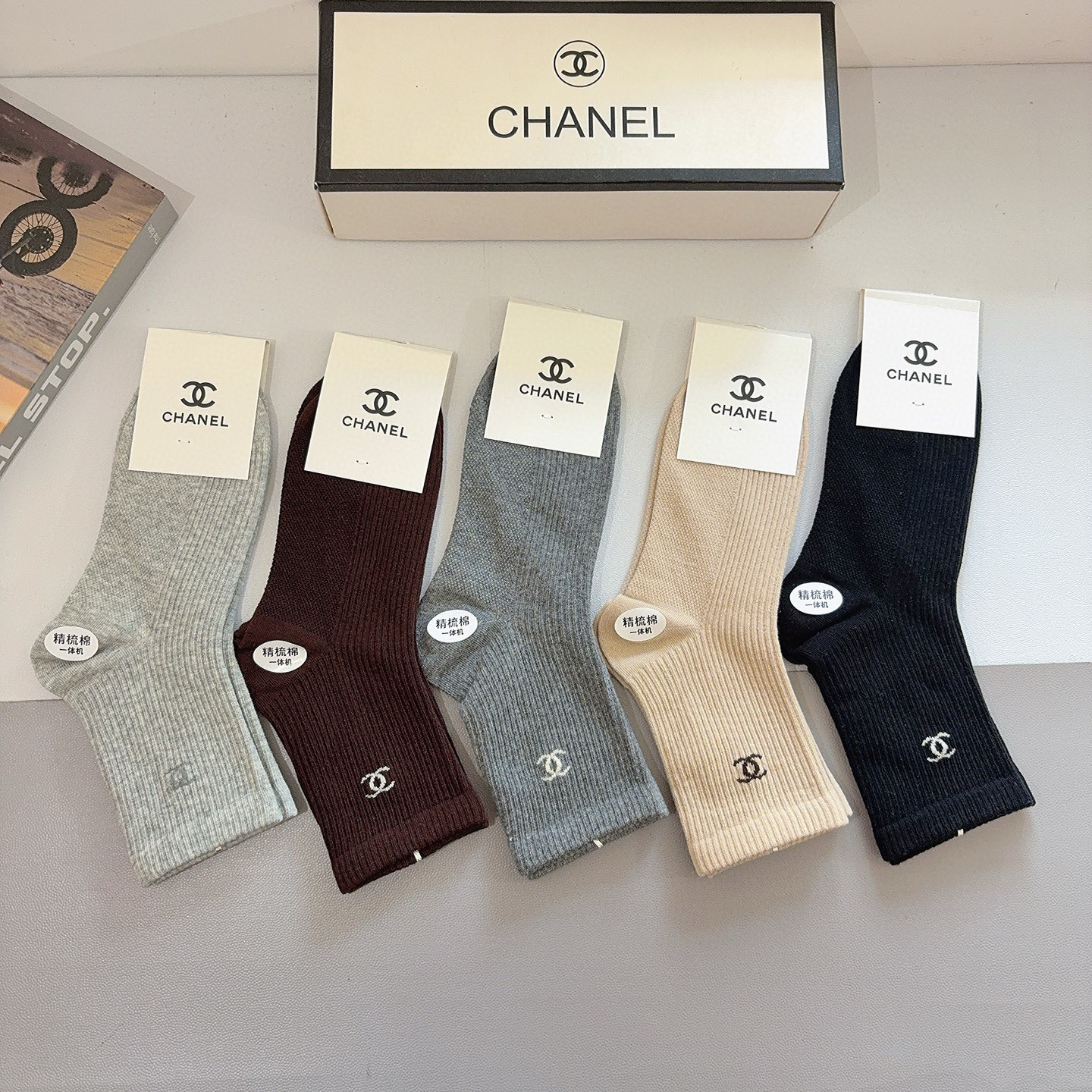 配包装（一盒5双） CHANEL 香奈儿高版本新款潮双针中筒袜子，纯棉面料，潮人必备 ，个性时尚百搭款，