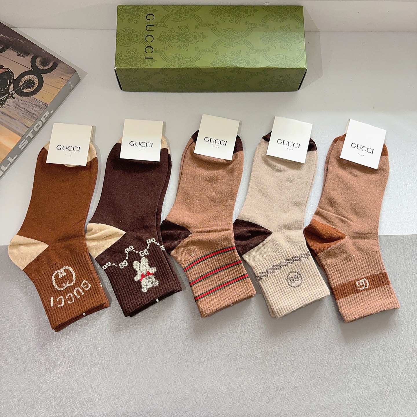 配包装（一盒5双）GUCCI 古奇 新款中筒袜子！纯棉面料，早秋款中筒袜子，💛大牌出街，潮人必备🔥超好搭
