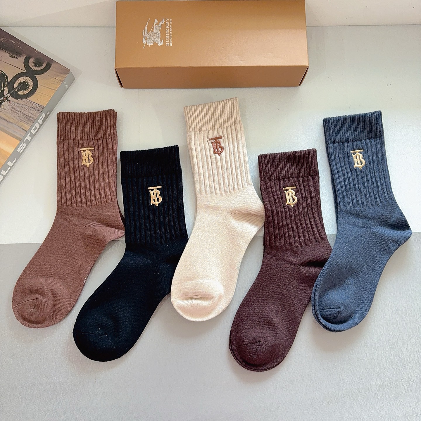 配包装【一盒5双】BURBERRY （巴宝莉）高版本羊绒刺绣长筒袜子🔥潮人必不可少的时尚专柜代购长筒袜子