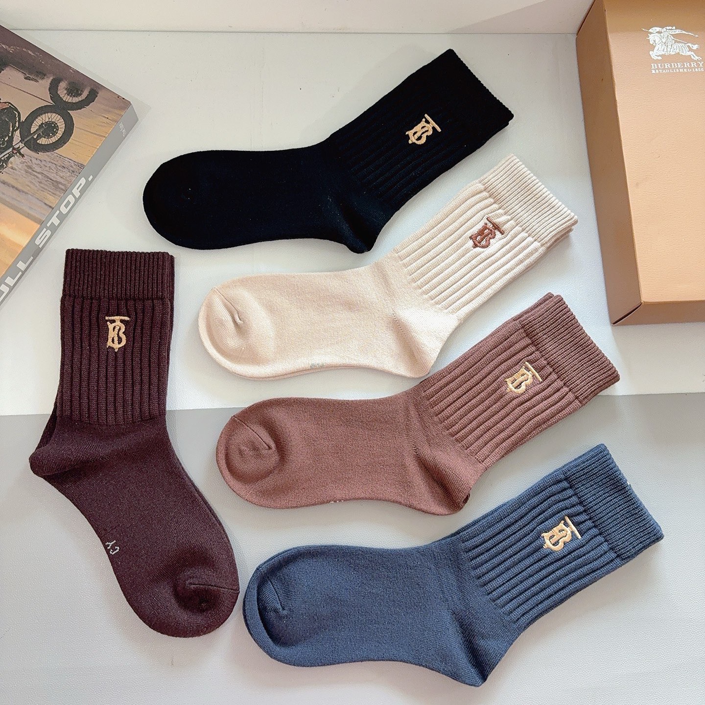 配包装【一盒5双】BURBERRY （巴宝莉）高版本羊绒刺绣长筒袜子🔥潮人必不可少的时尚专柜代购长筒袜子