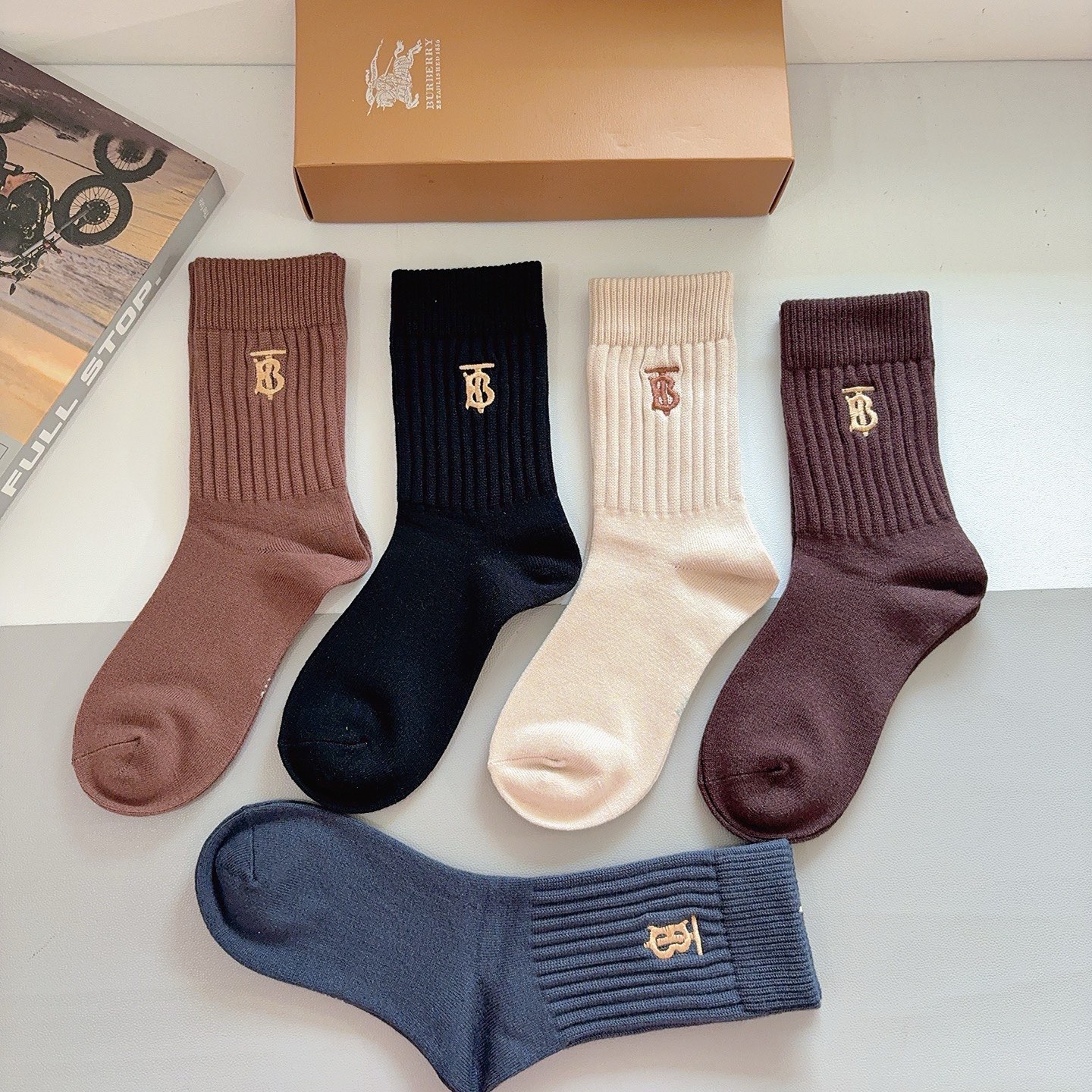 配包装【一盒5双】BURBERRY （巴宝莉）高版本羊绒刺绣长筒袜子🔥潮人必不可少的时尚专柜代购长筒袜子