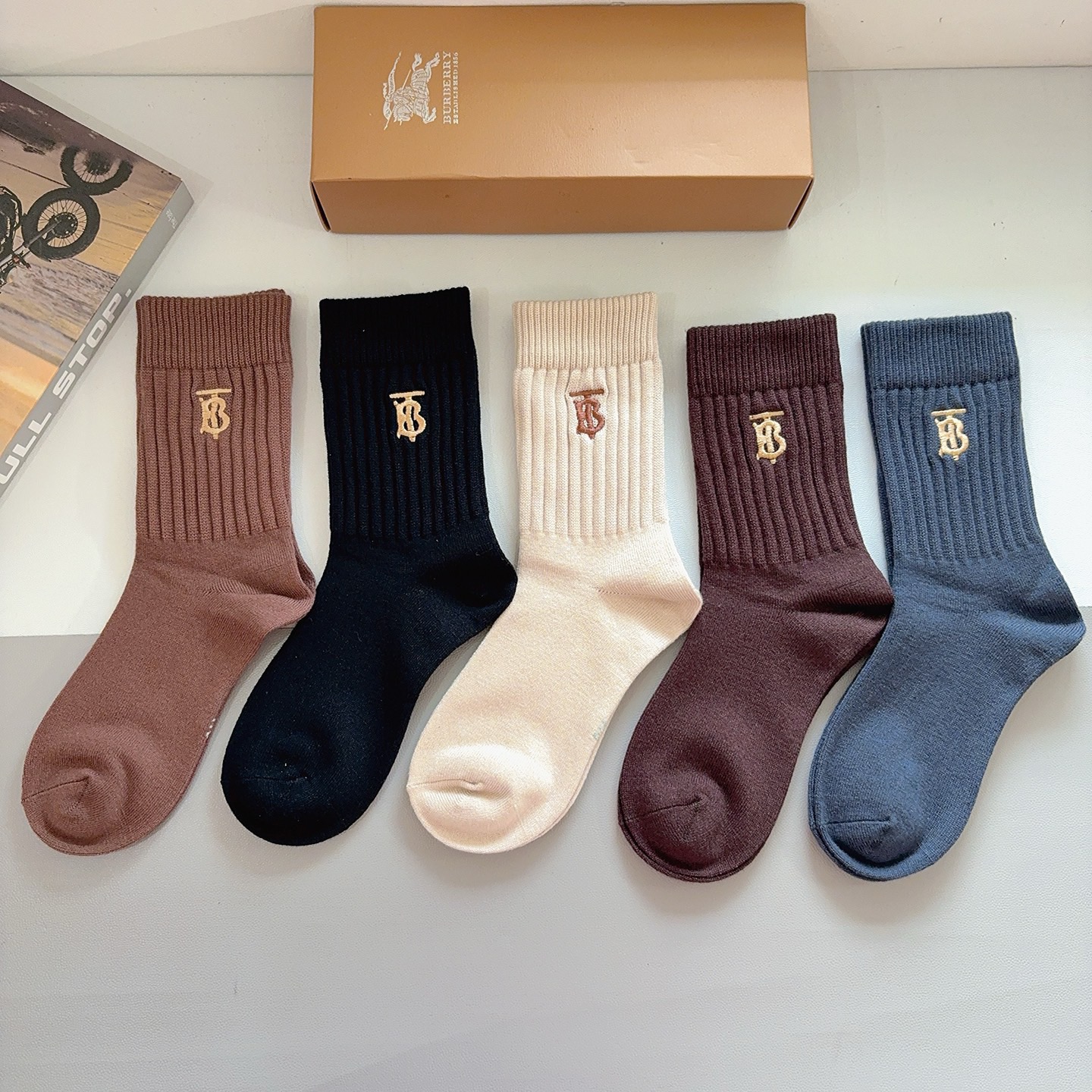 配包装【一盒5双】BURBERRY （巴宝莉）高版本羊绒刺绣长筒袜子🔥潮人必不可少的时尚专柜代购长筒袜子