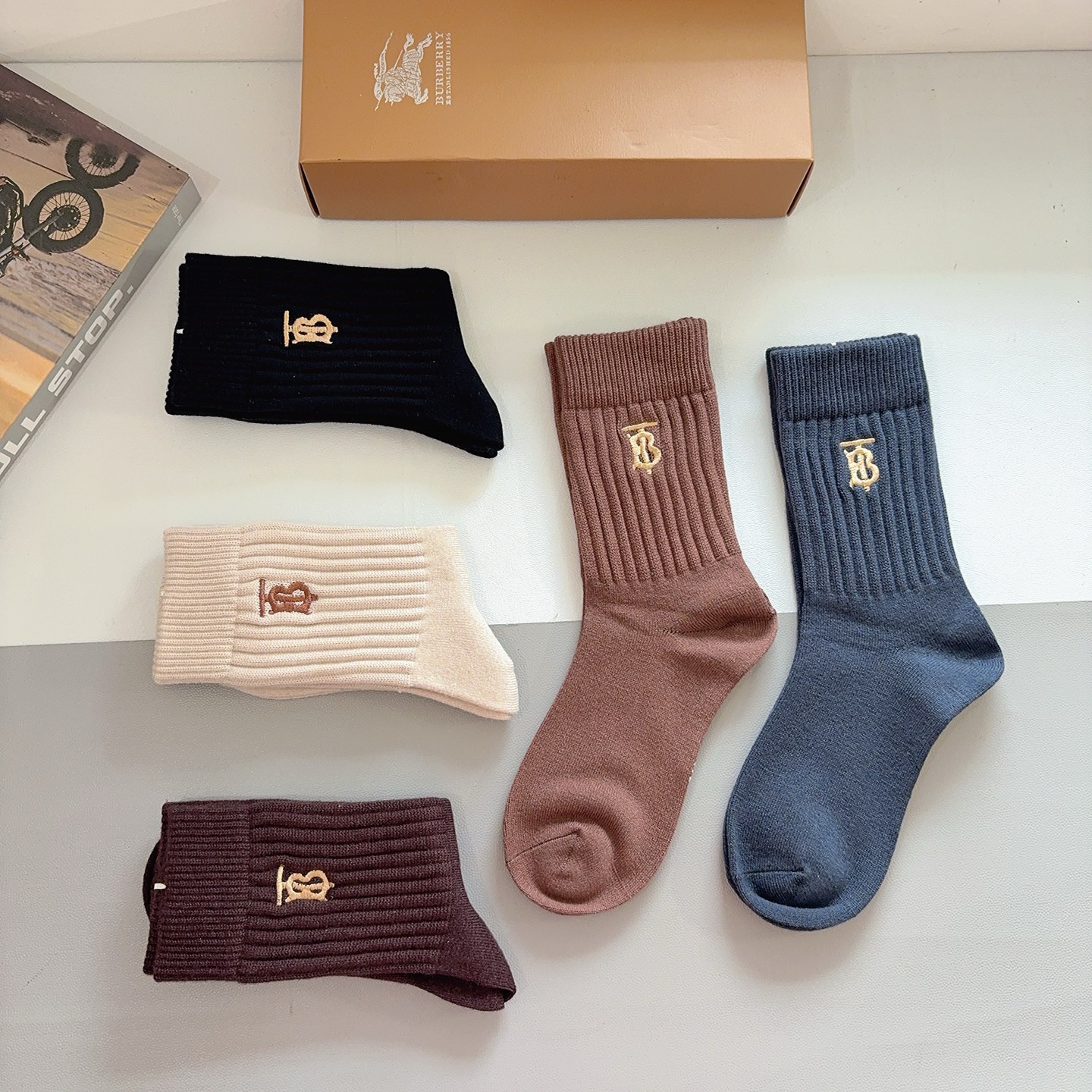 配包装【一盒5双】BURBERRY （巴宝莉）高版本羊绒刺绣长筒袜子🔥潮人必不可少的时尚专柜代购长筒袜子