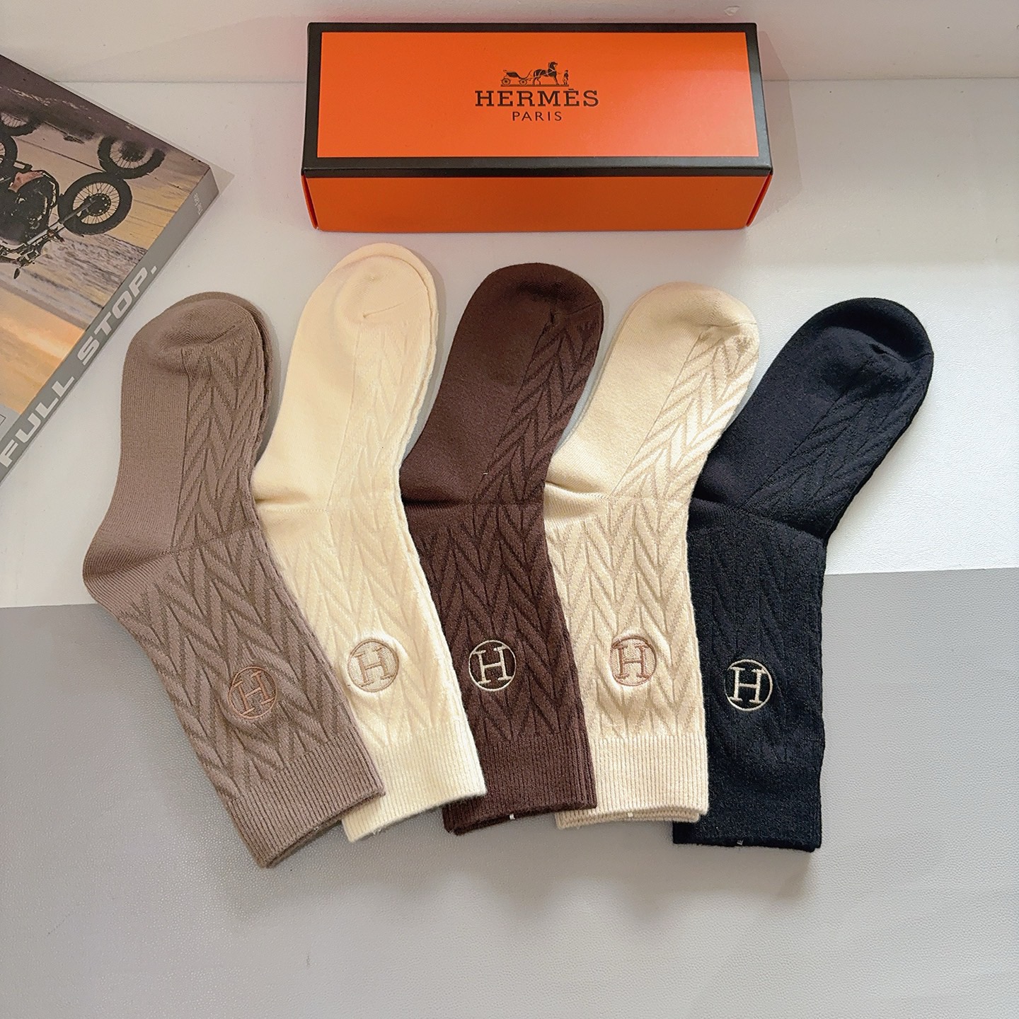 配包 装【一盒5双】HERMES（爱马仕）高版本刺绣羊绒长筒袜子🔥潮人必不可少的时尚专柜代购长筒袜子 ，