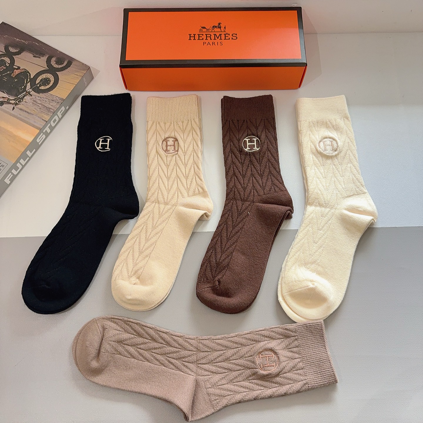 配包 装【一盒5双】HERMES（爱马仕）高版本刺绣羊绒长筒袜子🔥潮人必不可少的时尚专柜代购长筒袜子 ，