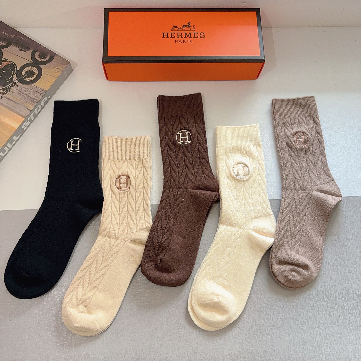 配包 装【一盒5双】HERMES（爱马仕）高版本刺绣羊绒长筒袜子🔥潮人必不可少的时尚专柜代购长筒袜子 ，